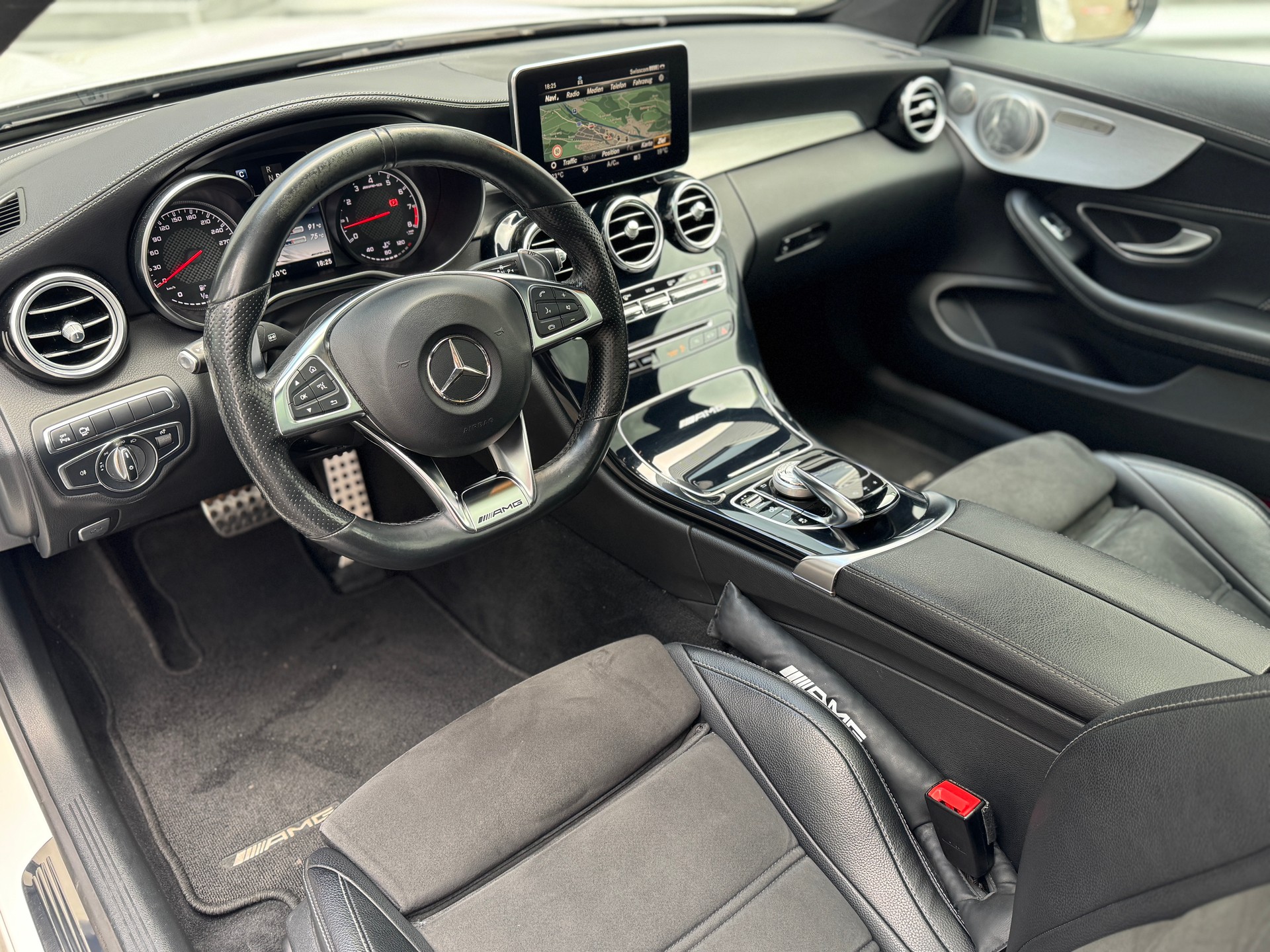 MERCEDES-BENZ C 63 AMG Speedshift-image-5