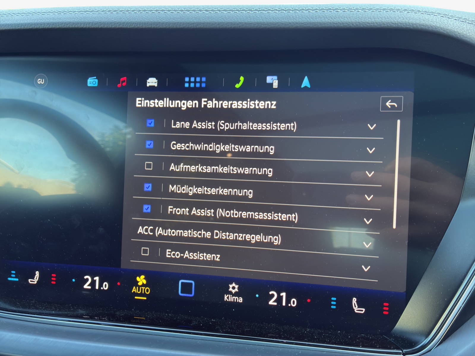 VW Touareg 3.0 TDI R-Line Tiptronic-image-13