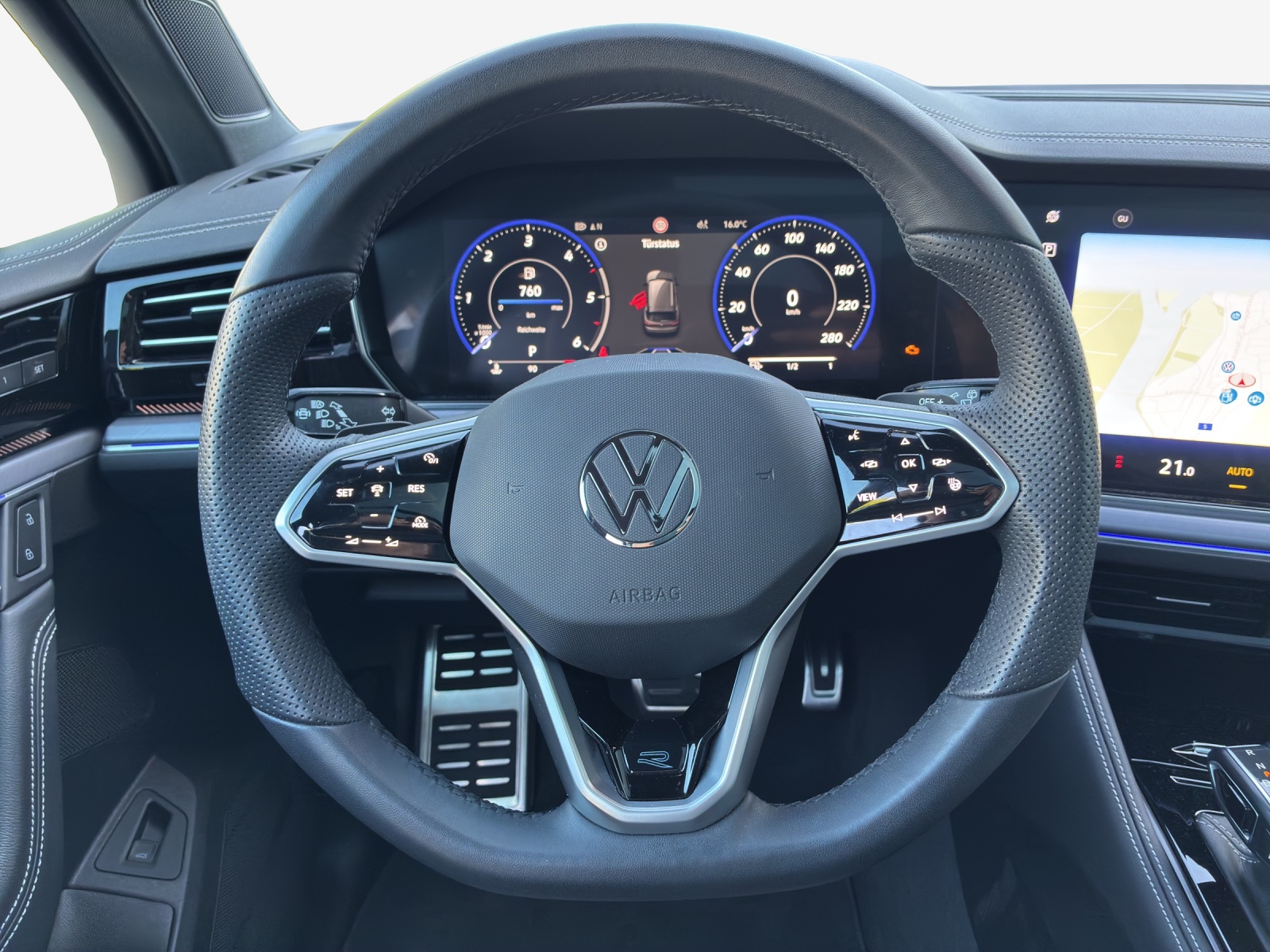 VW Touareg 3.0 TDI R-Line Tiptronic-image-9