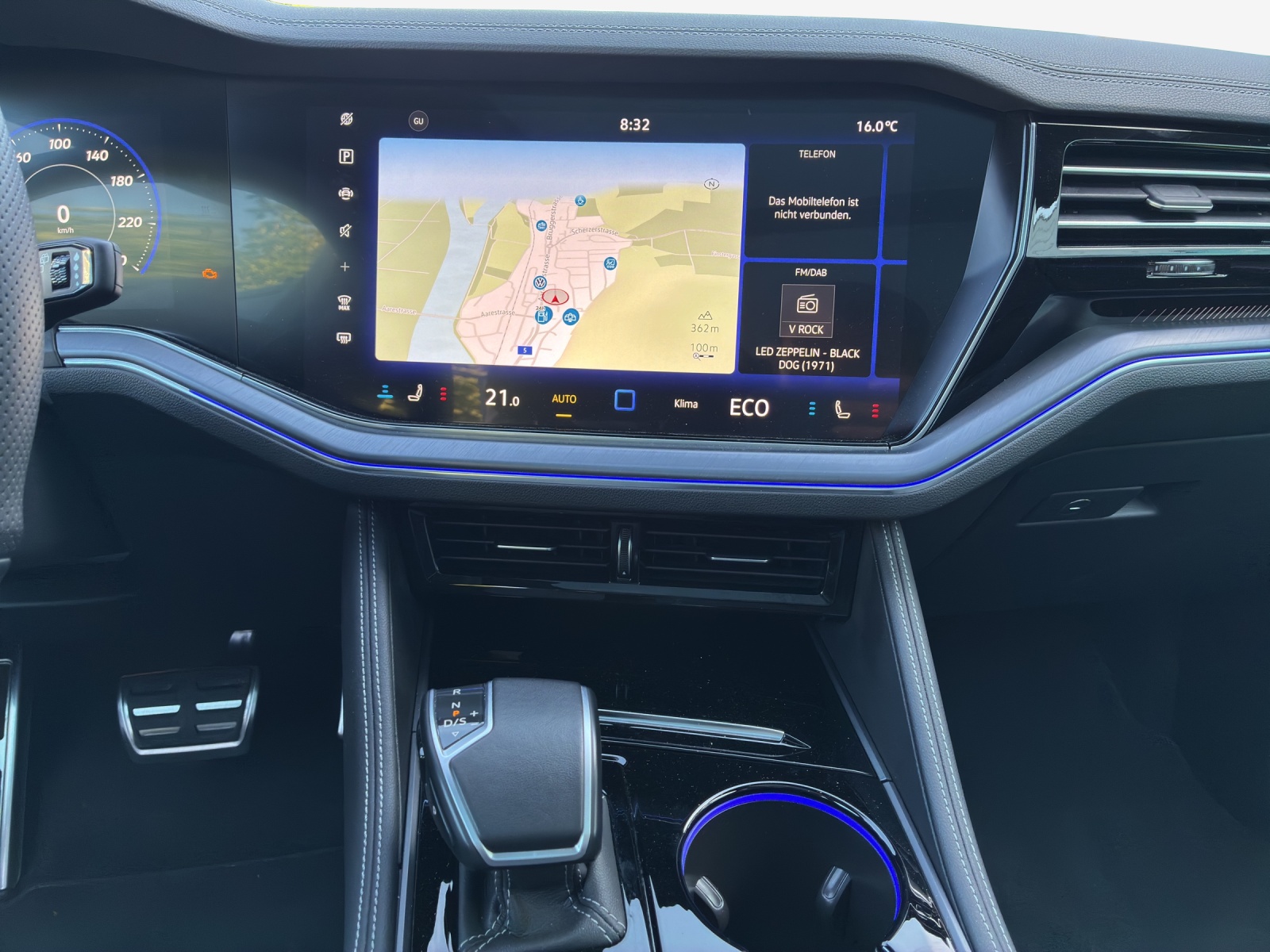 VW Touareg 3.0 TDI R-Line Tiptronic-image-10