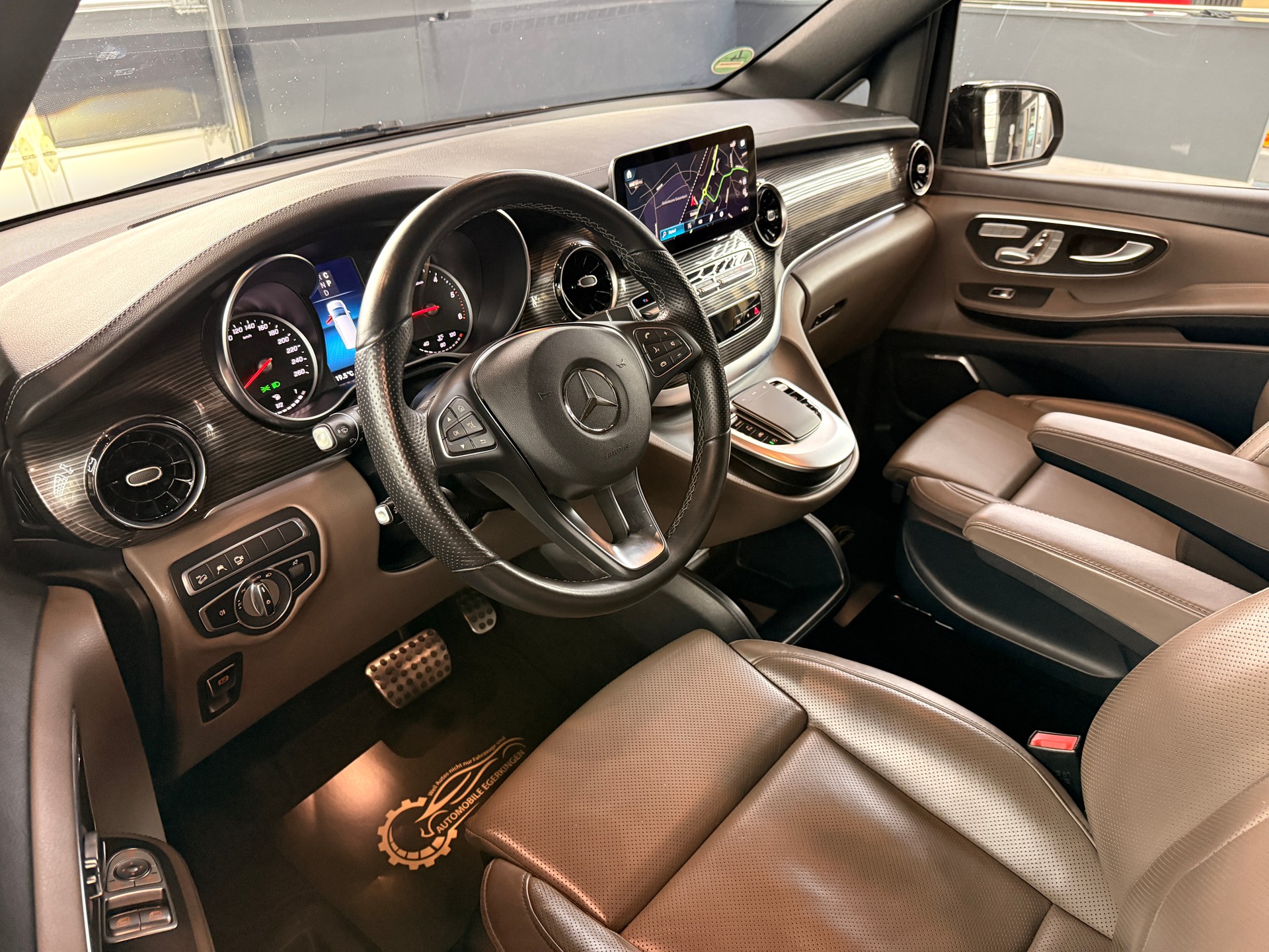 MERCEDES-BENZ V 300 d Extralang Avantgarde 4Matic 9G-Tronic-image-8