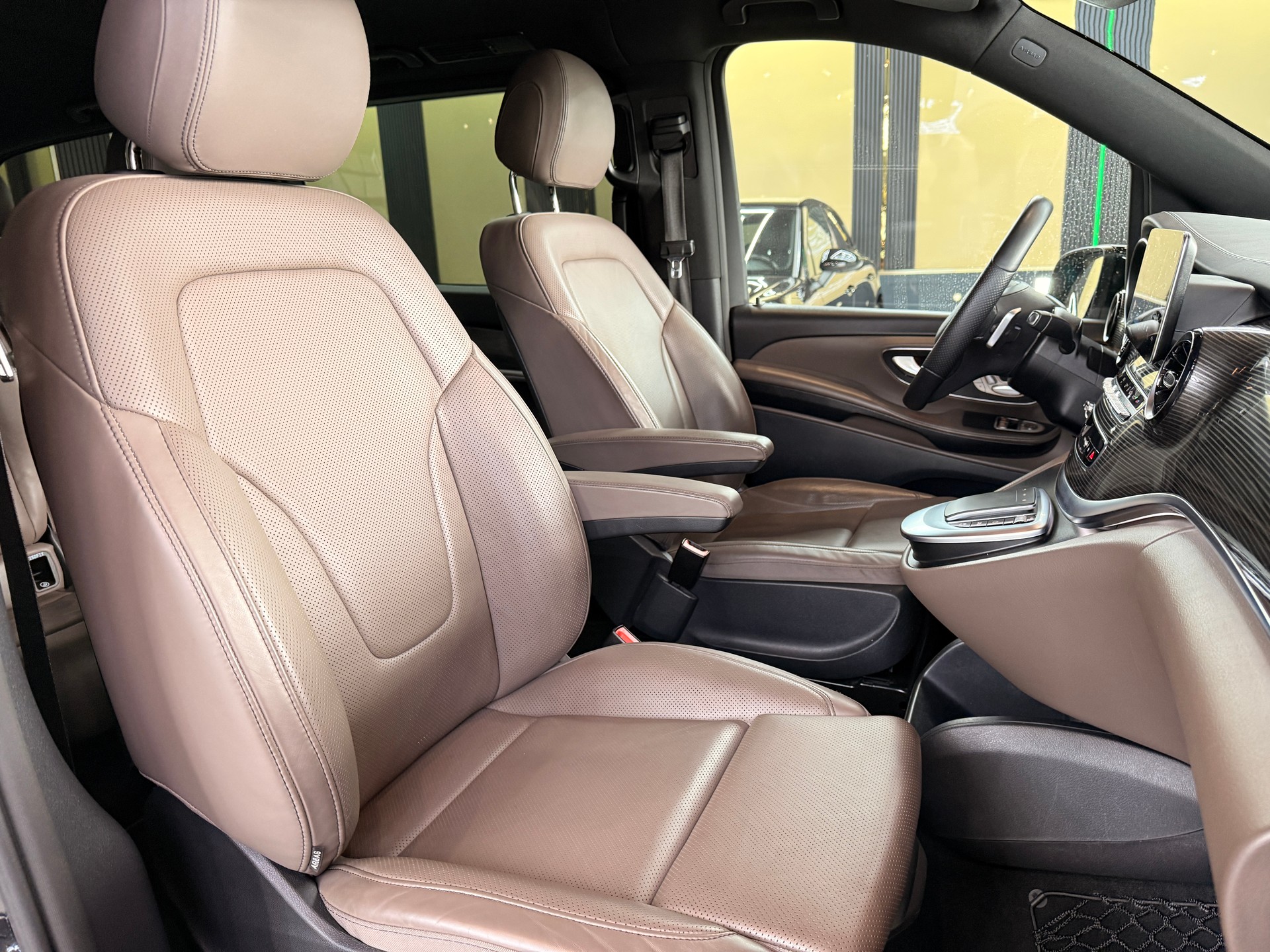 MERCEDES-BENZ V 300 d Extralang Avantgarde 4Matic 9G-Tronic-image-11