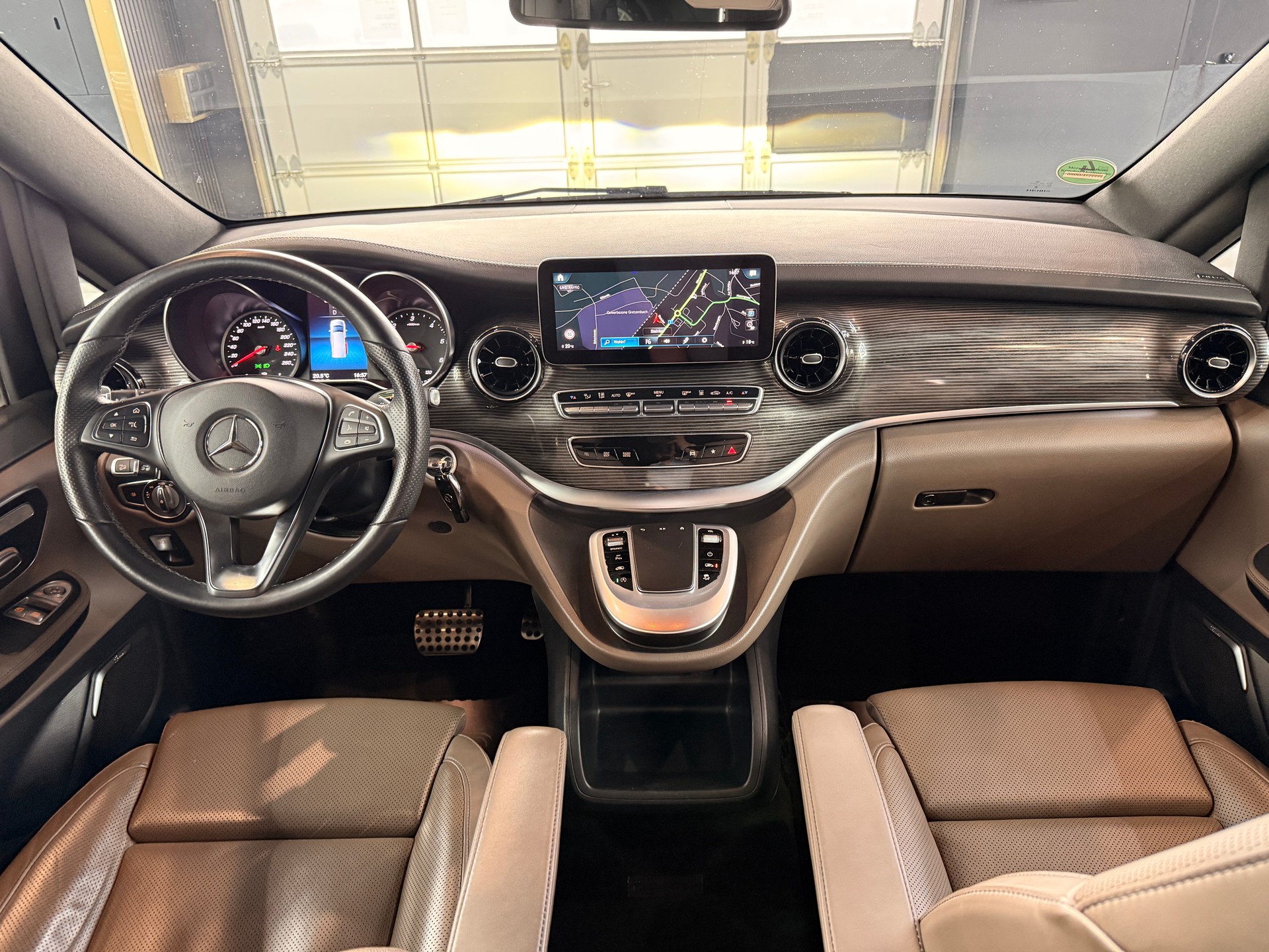 MERCEDES-BENZ V 300 d Extralang Avantgarde 4Matic 9G-Tronic-image-12