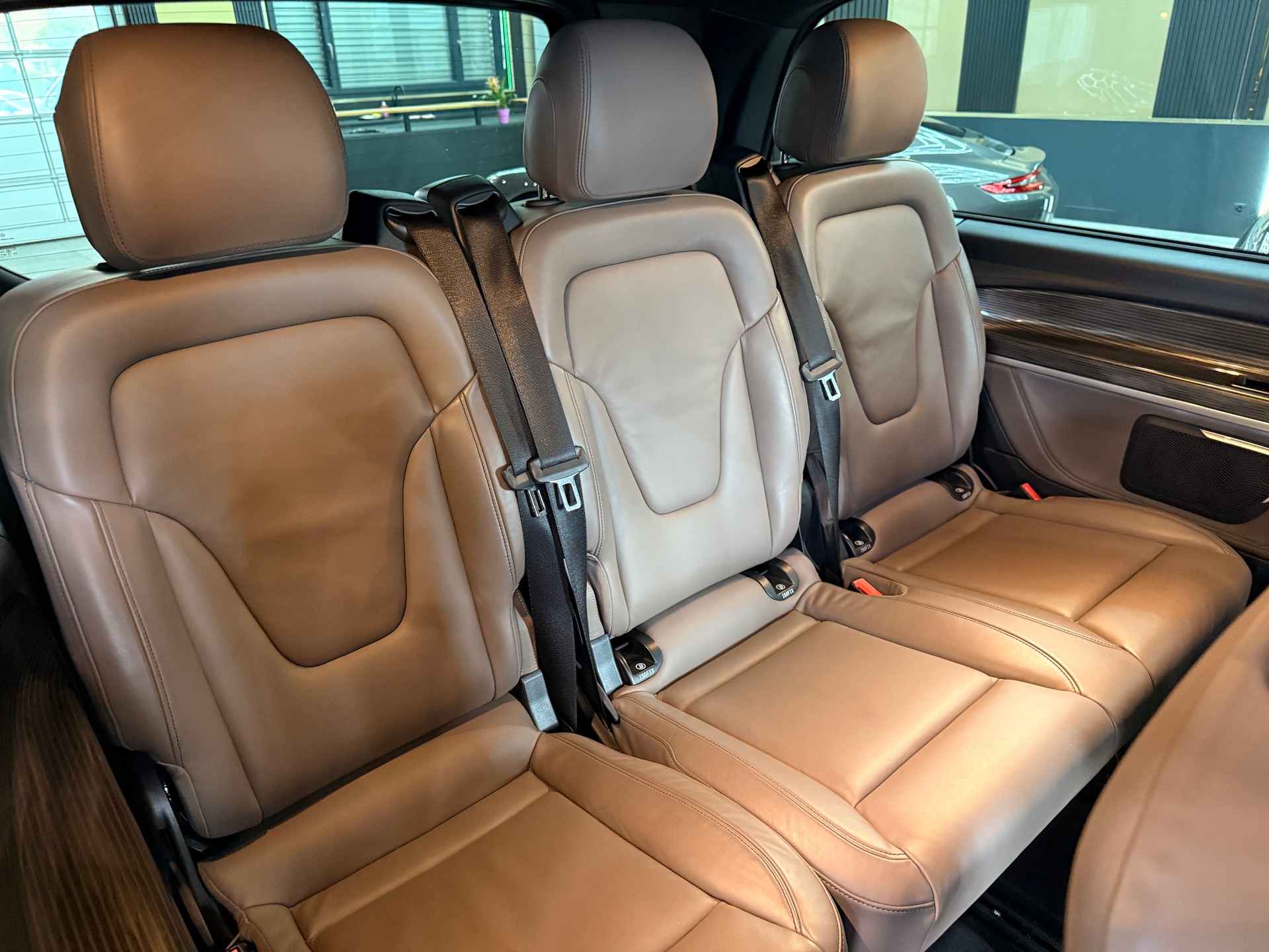 MERCEDES-BENZ V 300 d Extralang Avantgarde 4Matic 9G-Tronic-image-15