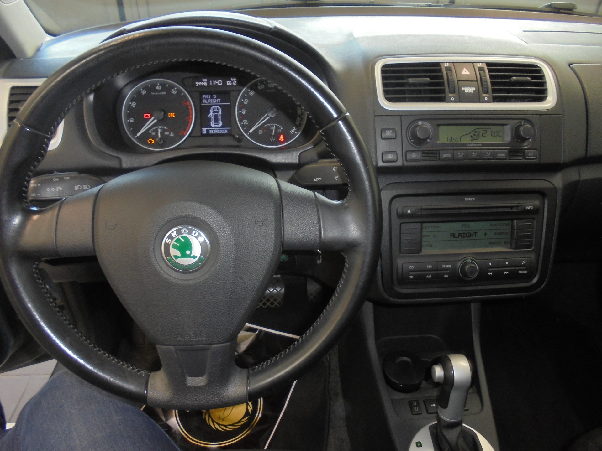 SKODA Fabia 1.6 Elegance Tiptronic-image-5