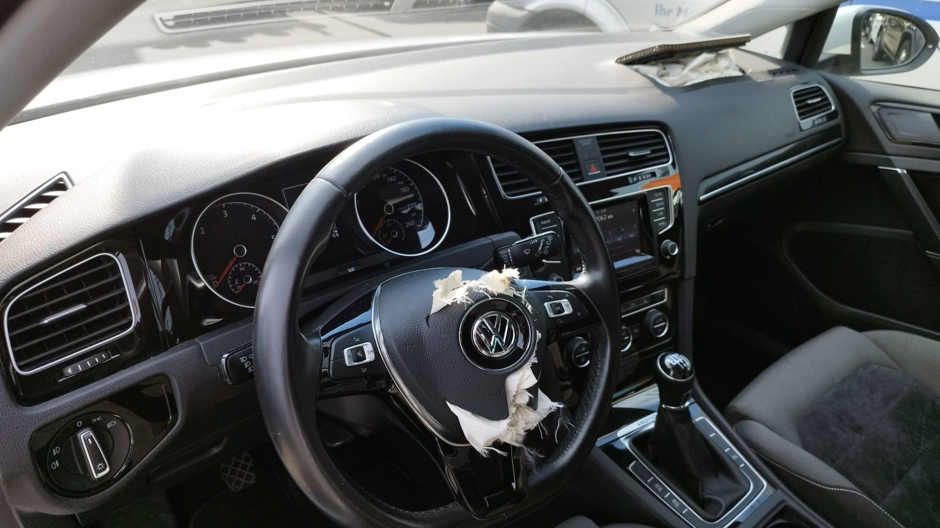 VW Golf 2.0 TDI Highline 4Motion-image-10