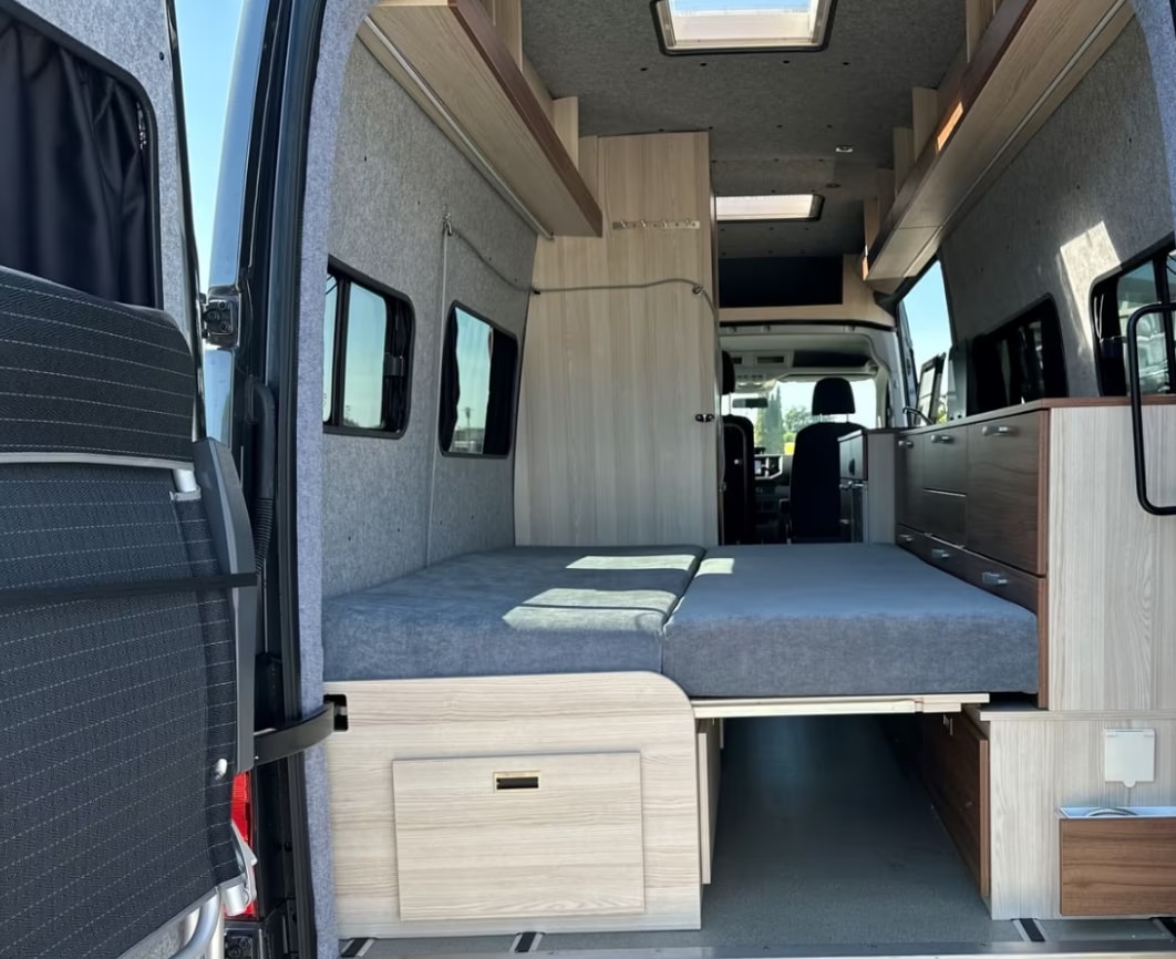 VW Grand California 680 2.0 BI-TDI Camper-image-6