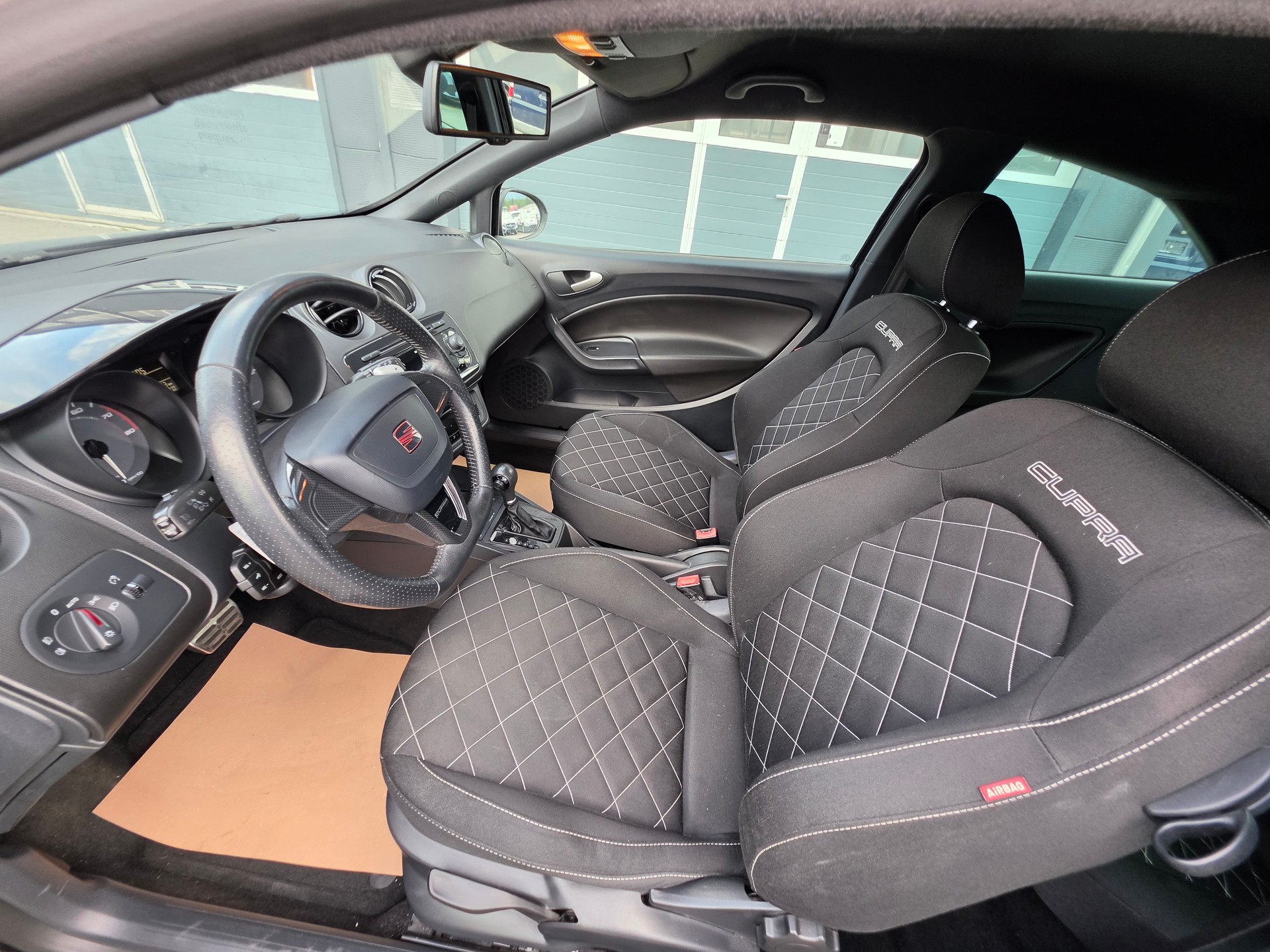 SEAT Ibiza SC 1.4 TSI Cupra R210 DSG-image-8