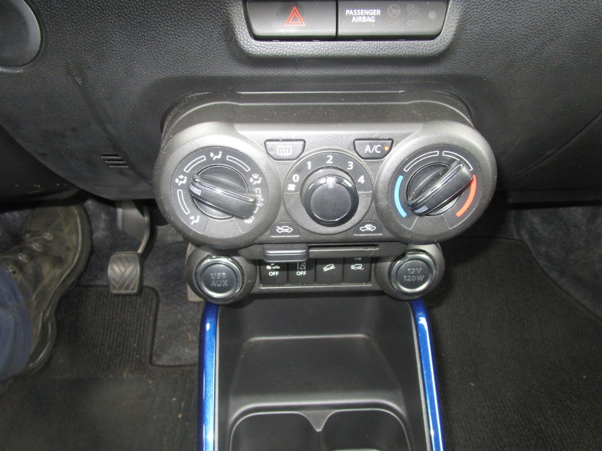 SUZUKI Ignis 1.2i Compact+ Hybrid 4x4-image-11