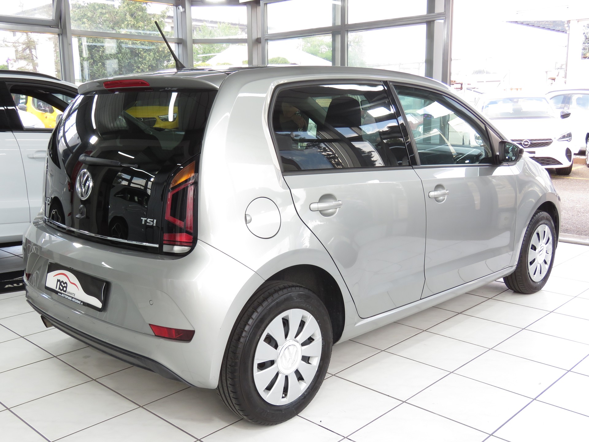 VW Up 1.0 TSI BMT move up-showroom-element-3