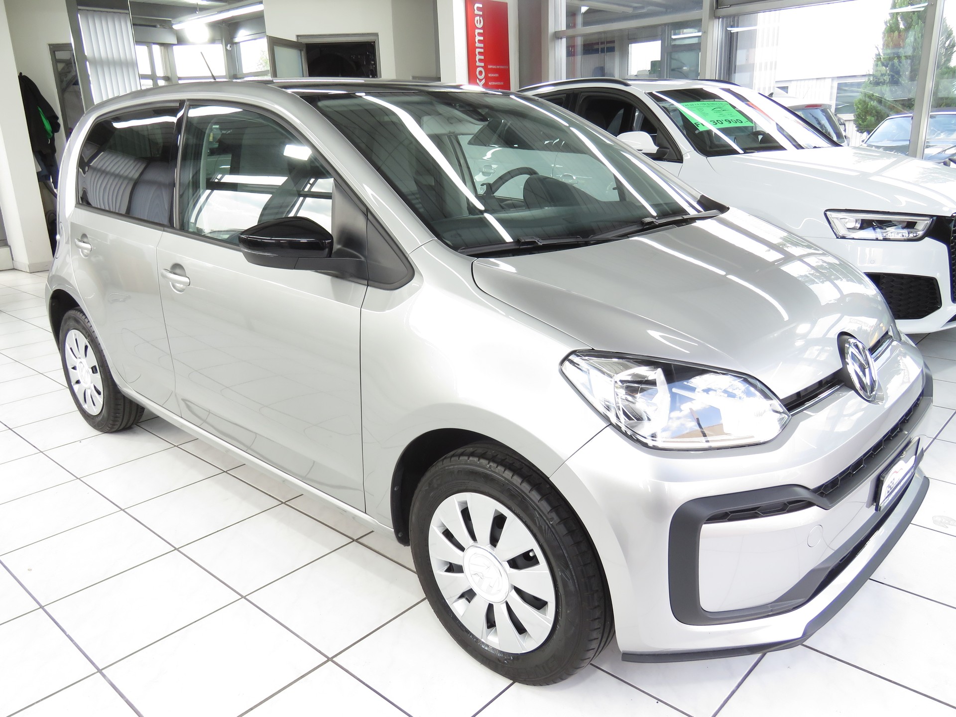 VW Up 1.0 TSI BMT move up-showroom-element-2