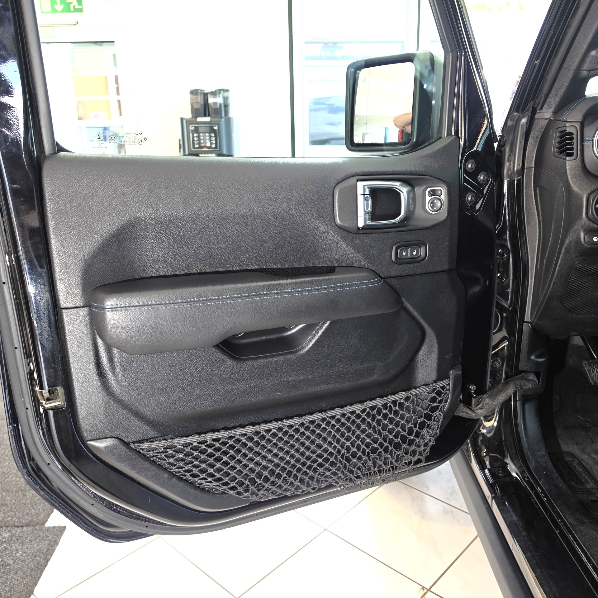 JEEP Wrangler 2.0 PHEV Unlimited Rubicon DT Automatic-image-16
