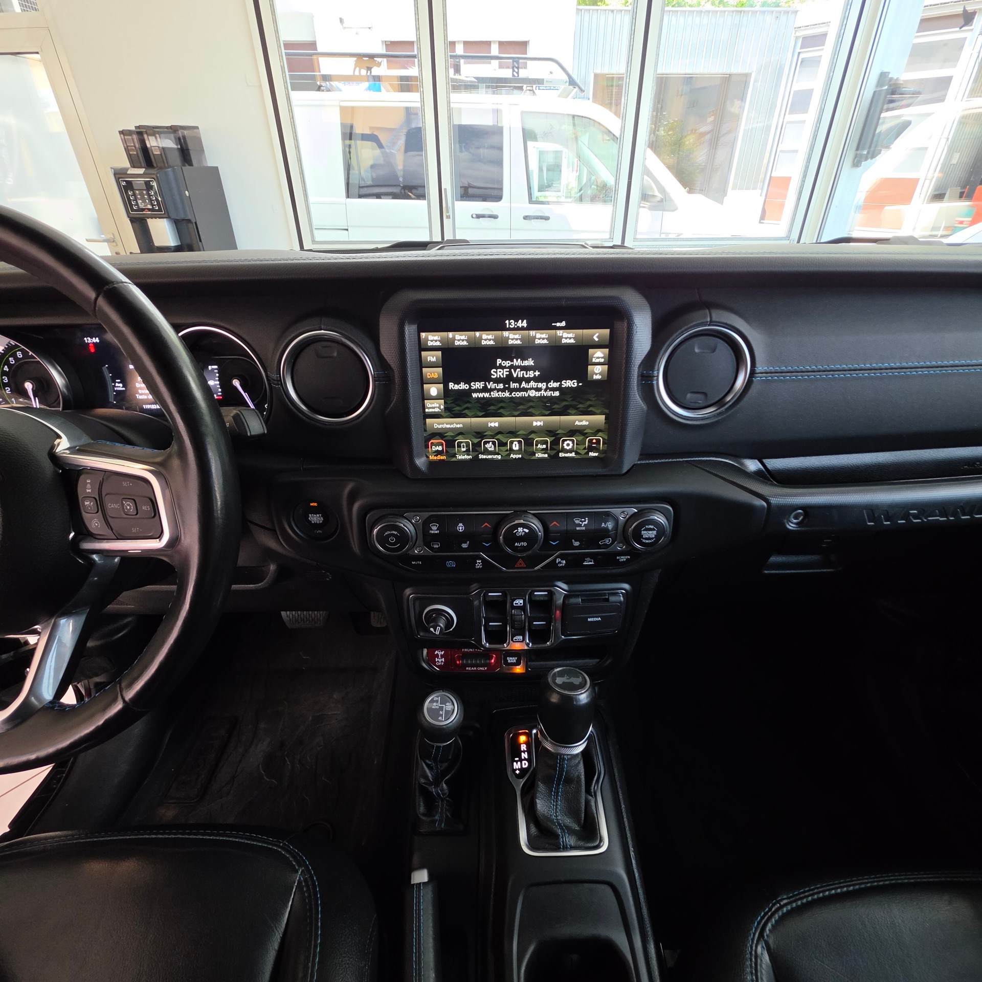 JEEP Wrangler 2.0 PHEV Unlimited Rubicon DT Automatic-image-17