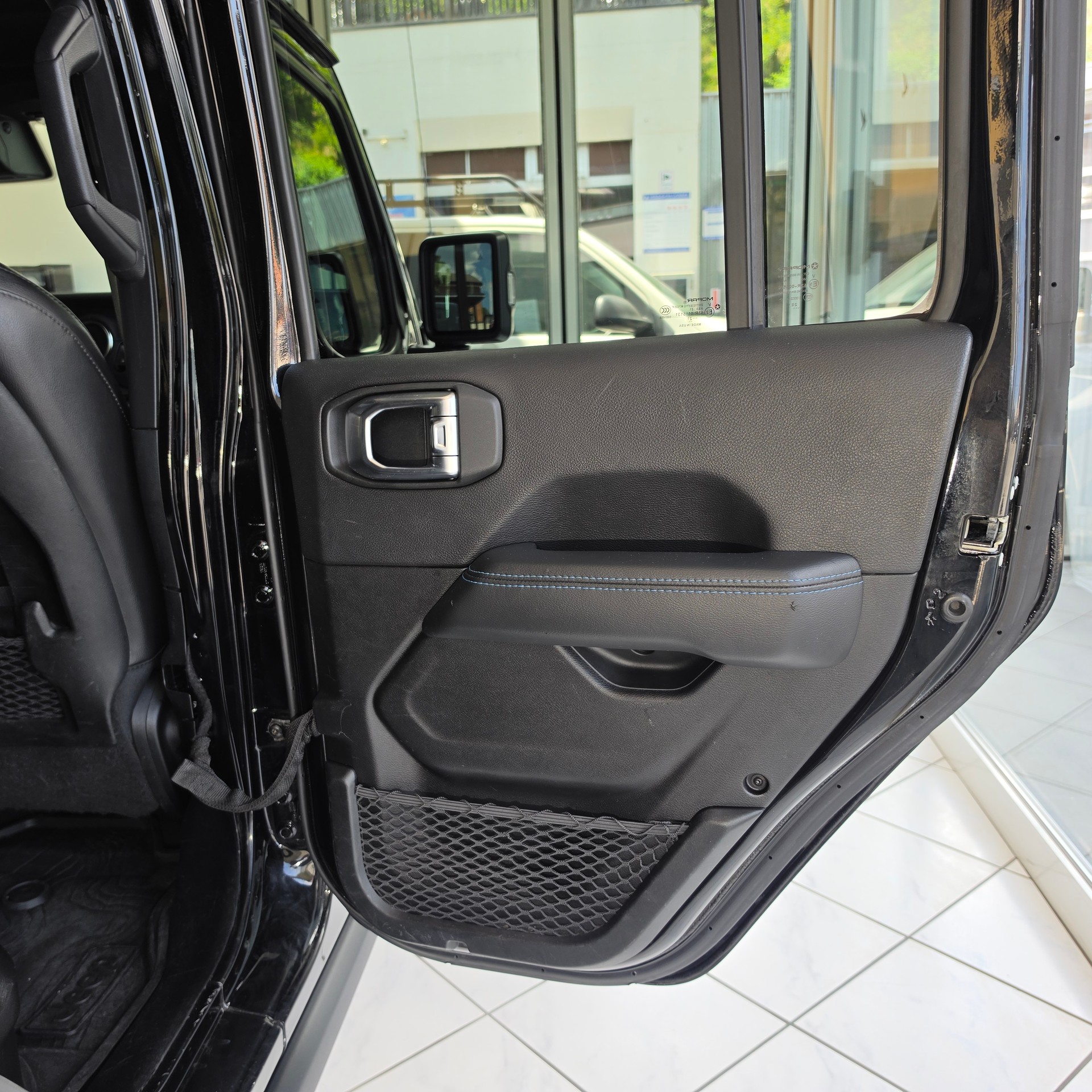 JEEP Wrangler 2.0 PHEV Unlimited Rubicon DT Automatic-image-26