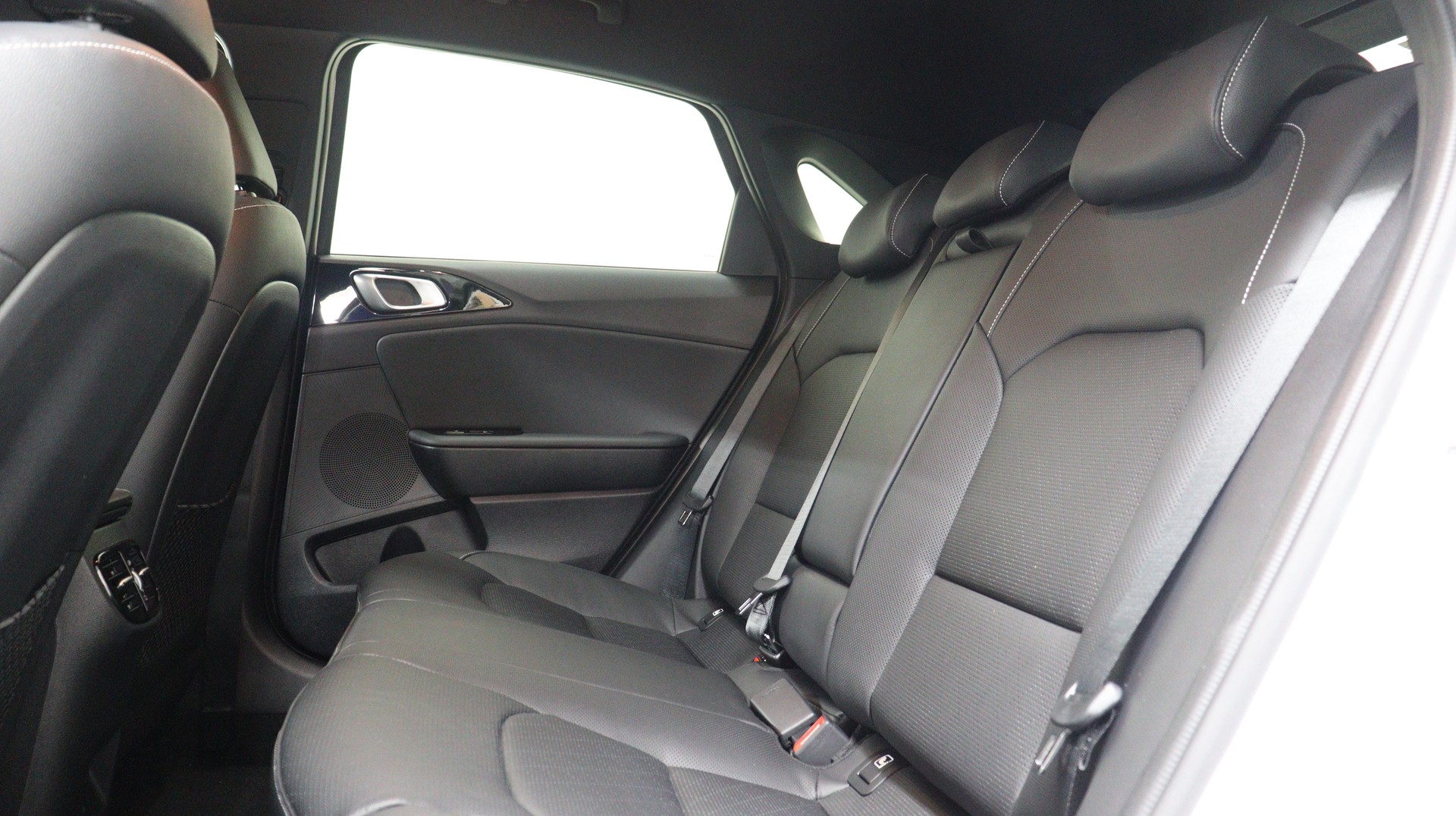 KIA Ceed 1.5 T-GDi MHEV GT-Line-showroom-element-3