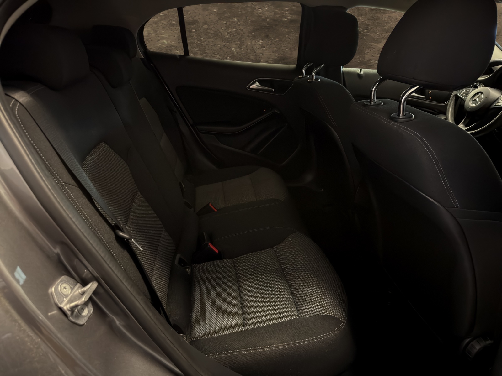 MERCEDES-BENZ GLA 180 d 7G-DCT-image-8