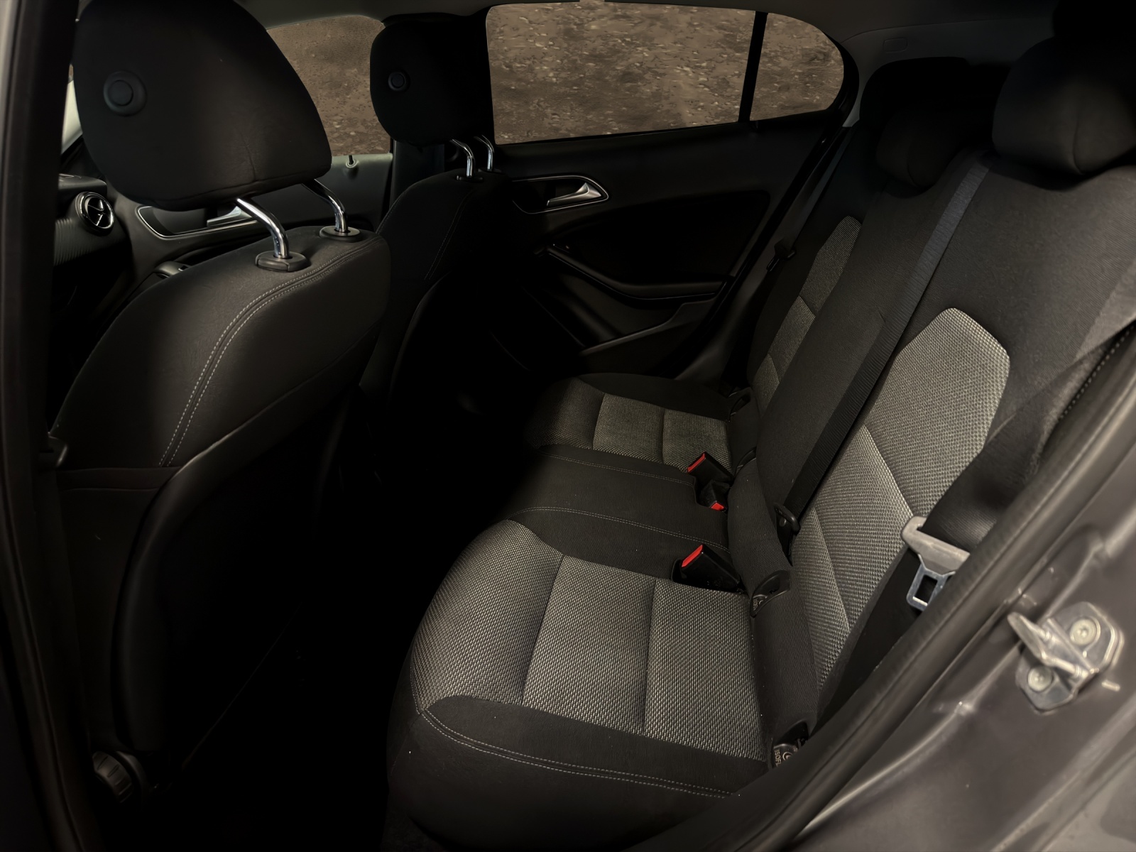 MERCEDES-BENZ GLA 180 d 7G-DCT-image-11