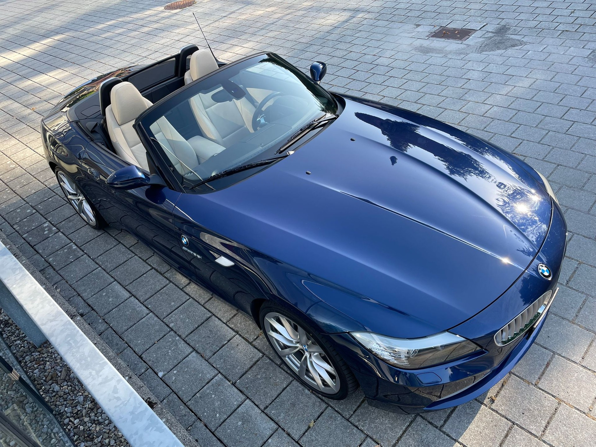BMW Z4 sDrive35i DKG-showroom-element-1