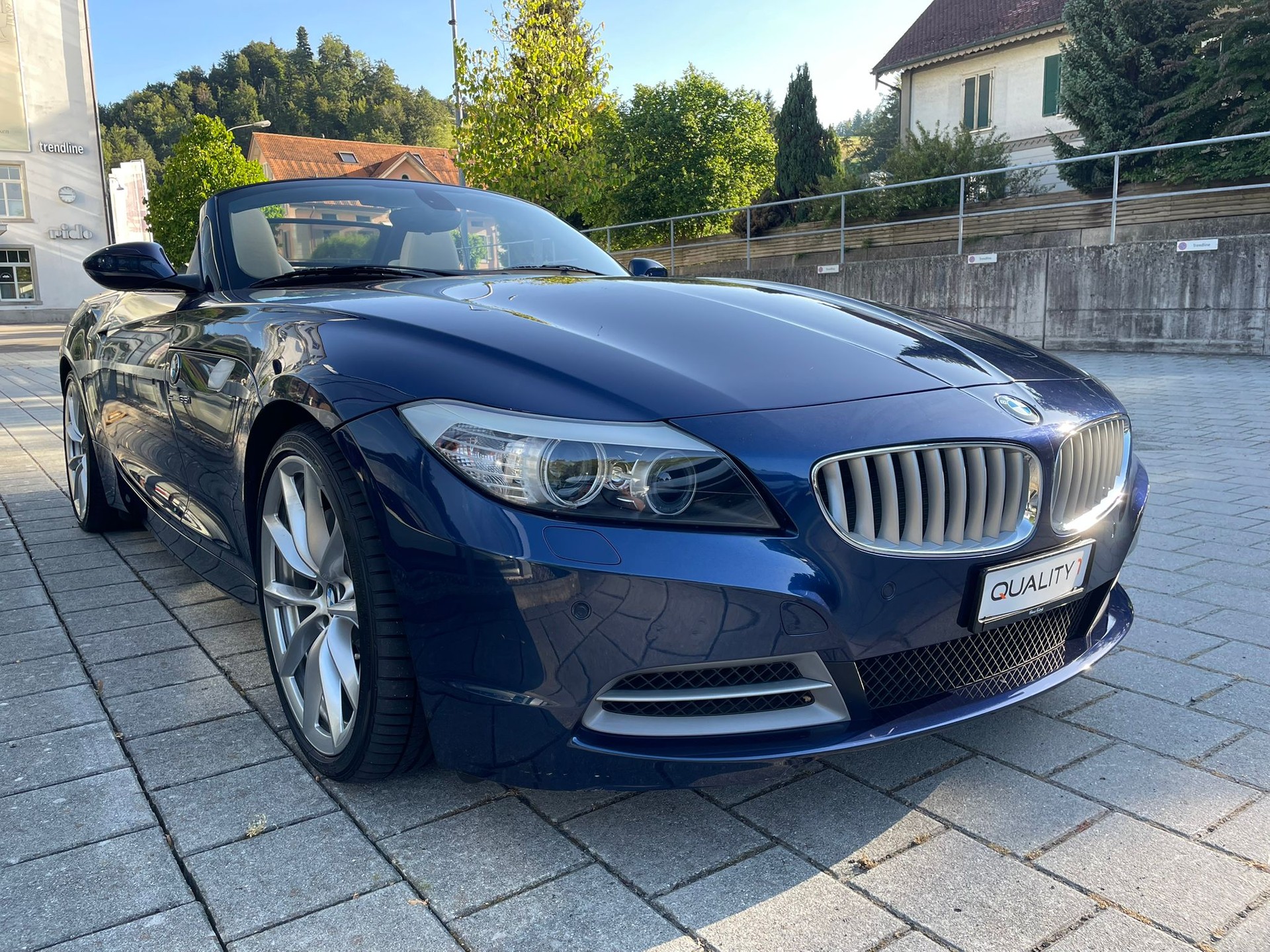 BMW Z4 sDrive35i DKG-showroom-element-3