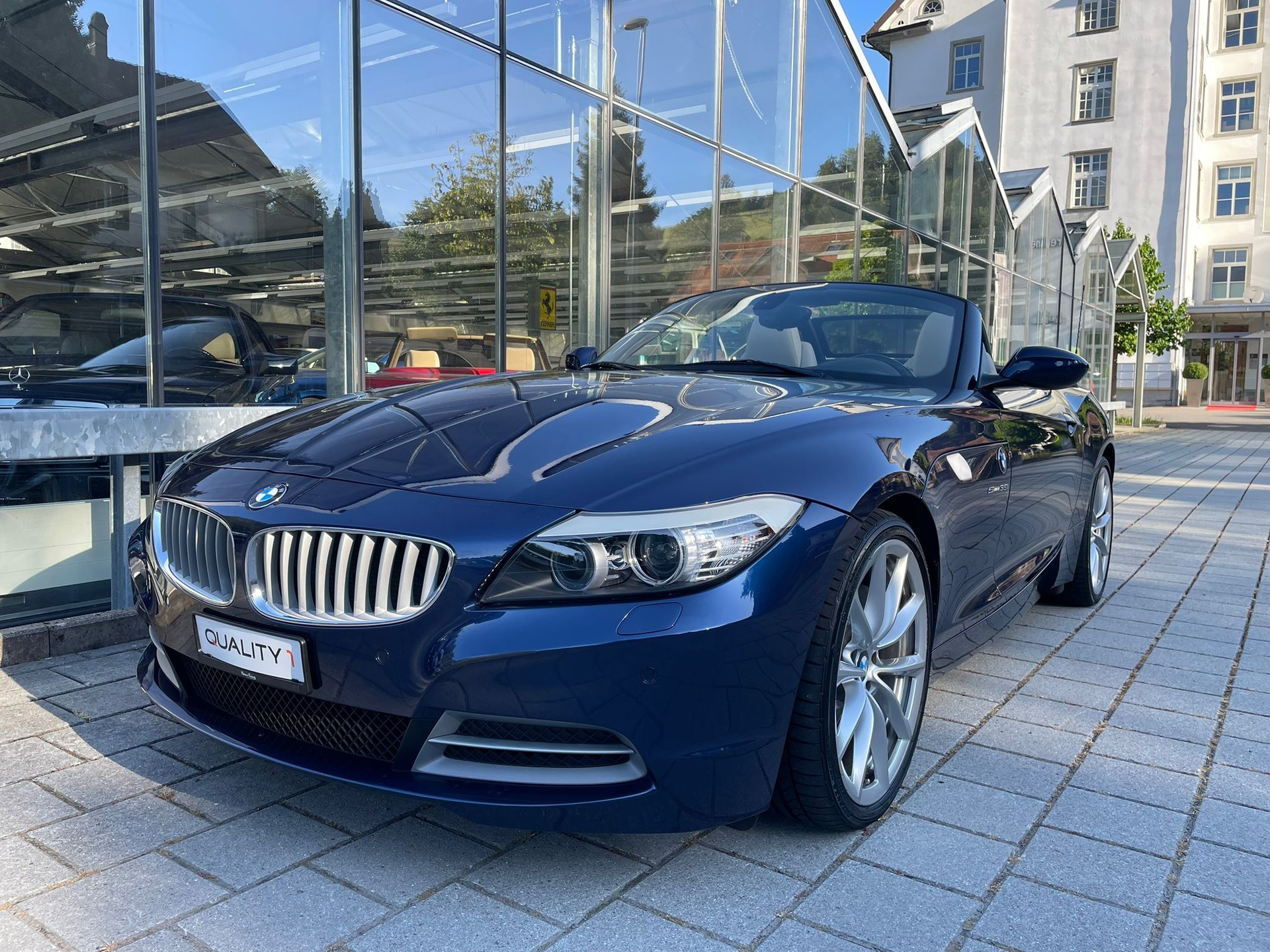 BMW Z4 sDrive35i DKG-showroom-element-2