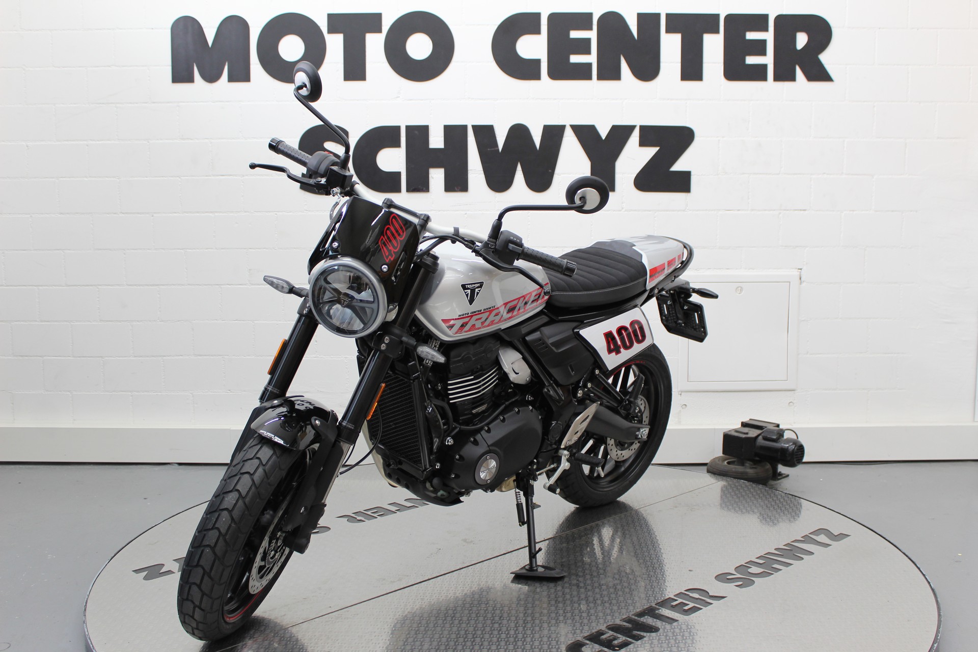 TRIUMPH Tracker 400-image-3