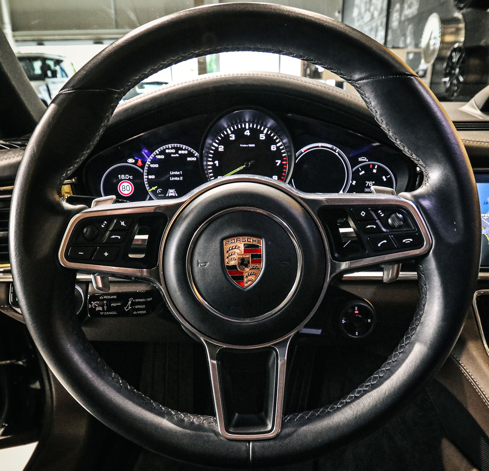 PORSCHE Panamera 4 E-Hybrid 10 Years Edition PDK-image-16