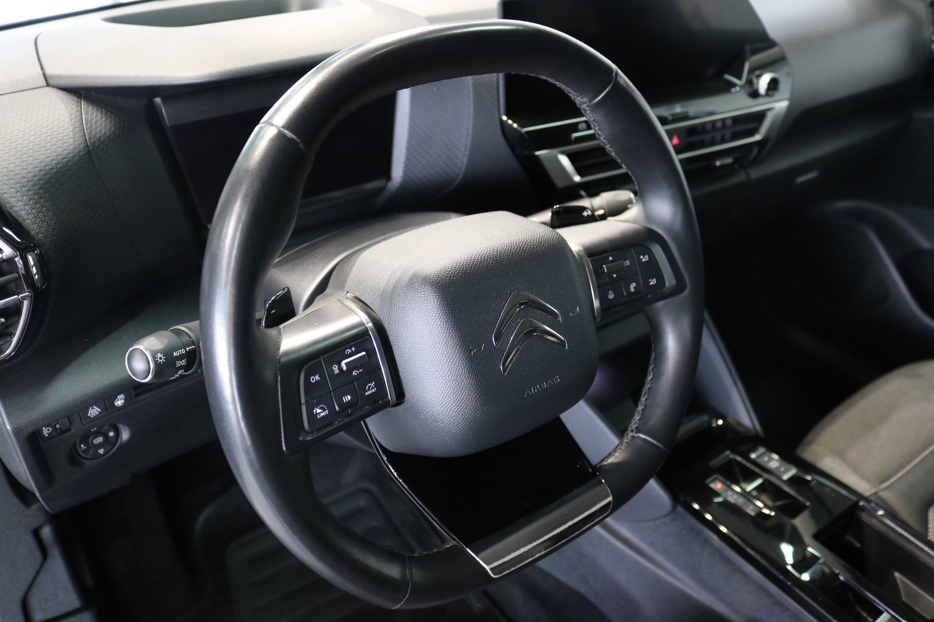 CITROEN C4 Shine EAT8-showroom-element-2