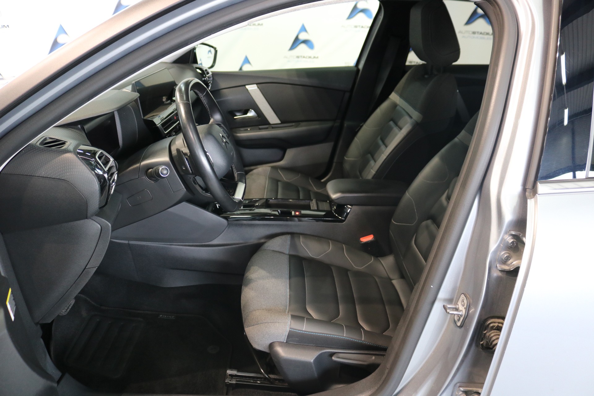 CITROEN C4 Shine EAT8-showroom-element-3