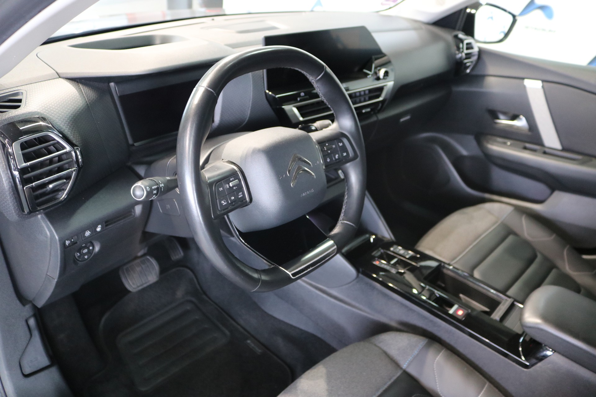 CITROEN C4 Shine EAT8-showroom-element-1