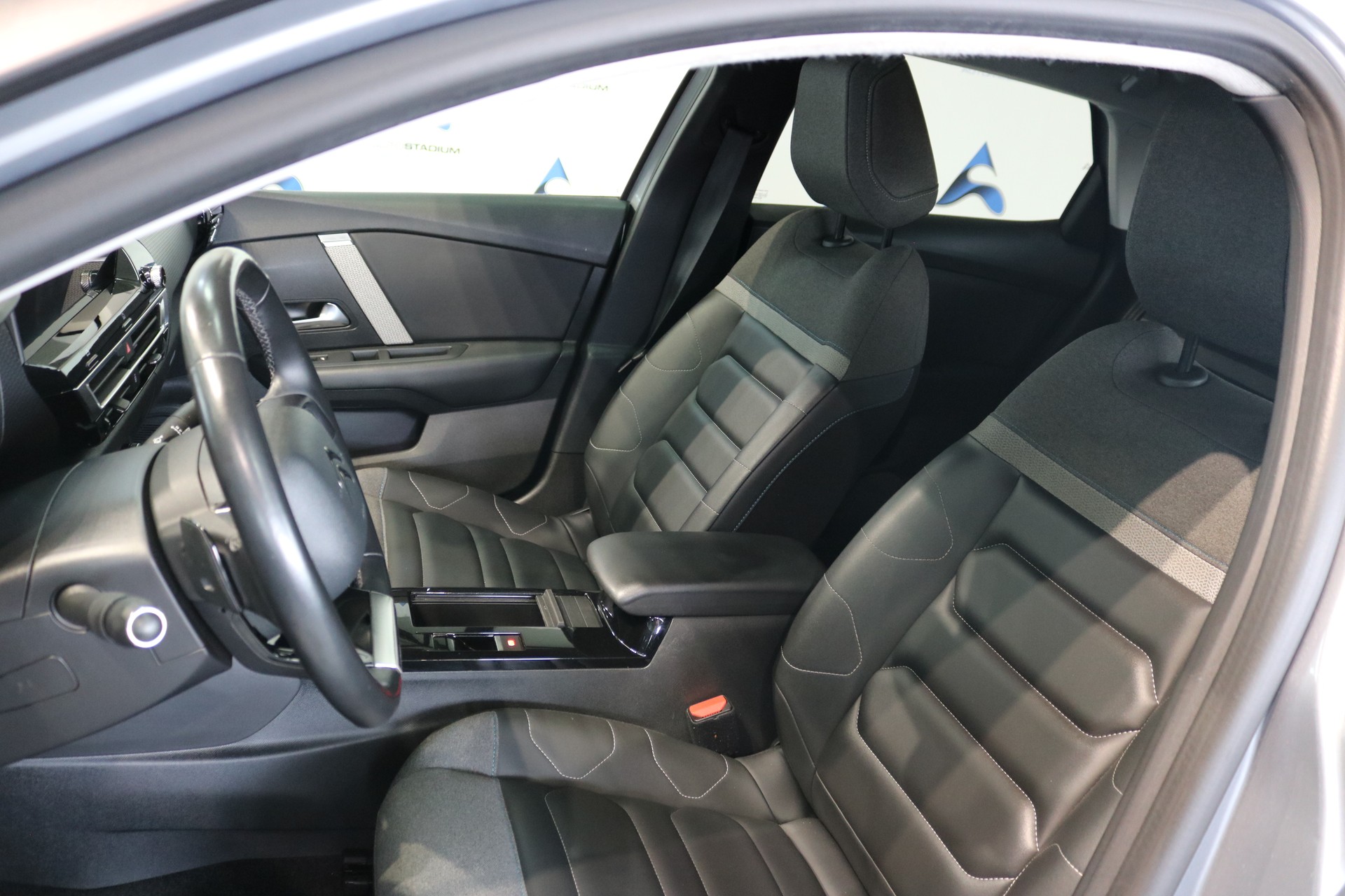 CITROEN C4 Shine EAT8-image-38