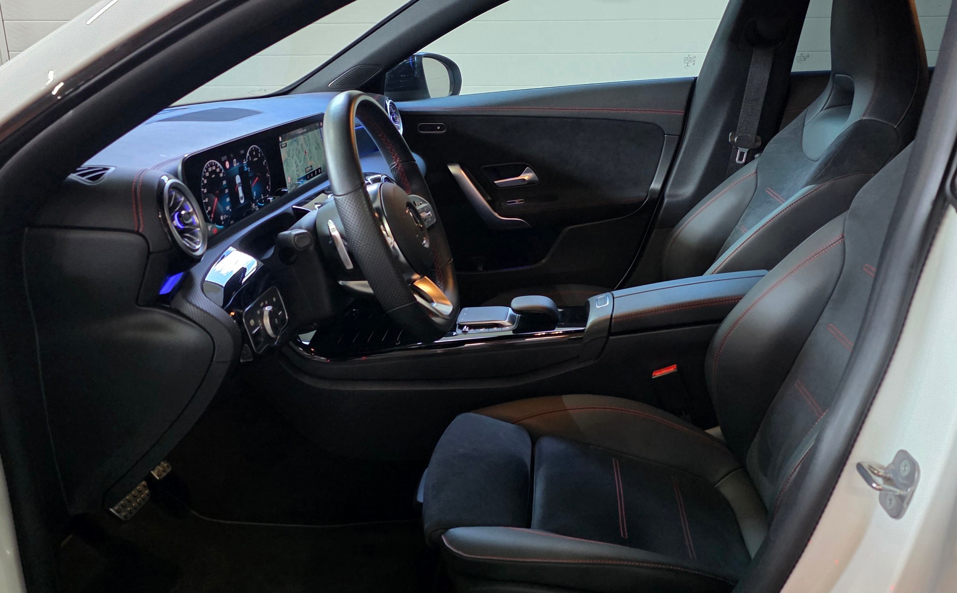 MERCEDES-BENZ CLA 250 AMG Line 7G-DCT-image-8