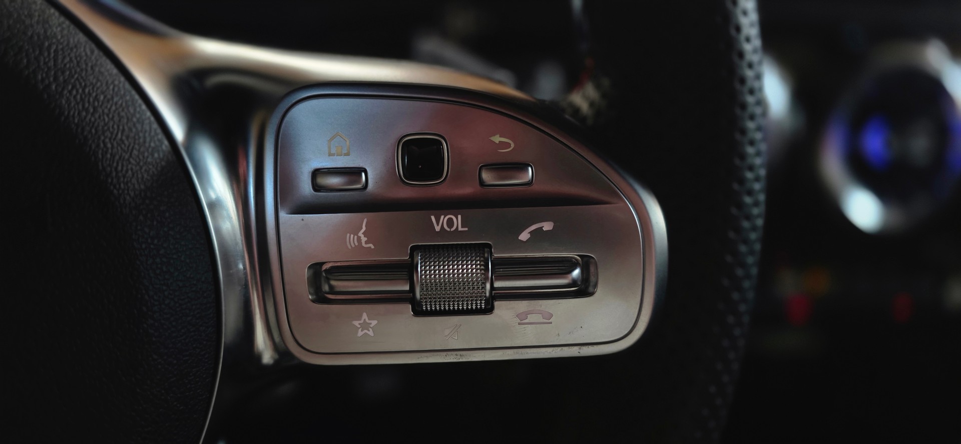MERCEDES-BENZ CLA 250 AMG Line 7G-DCT-image-12