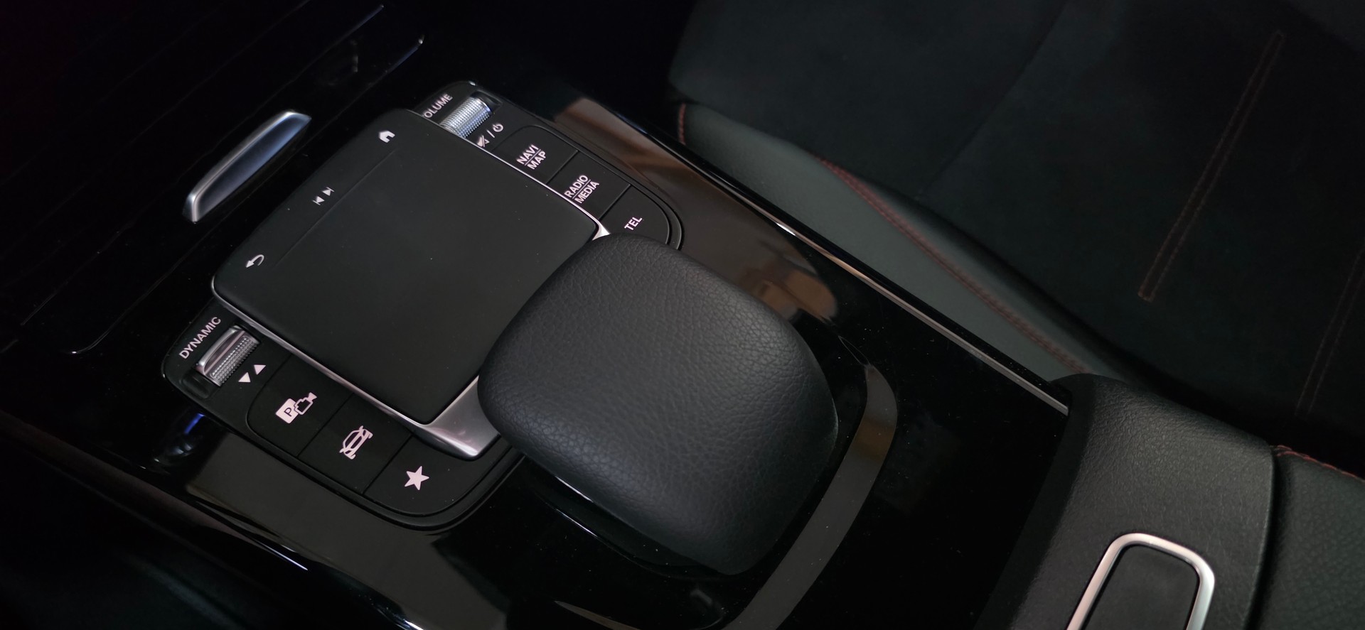 MERCEDES-BENZ CLA 250 AMG Line 7G-DCT-image-14