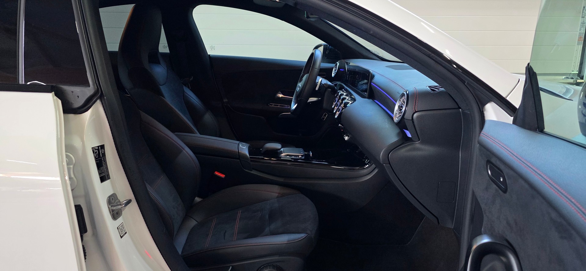MERCEDES-BENZ CLA 250 AMG Line 7G-DCT-image-23