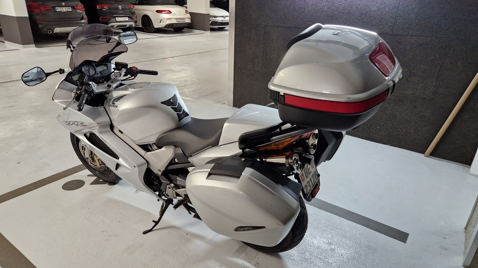 HONDA VFR 800 FI ABS-image-2