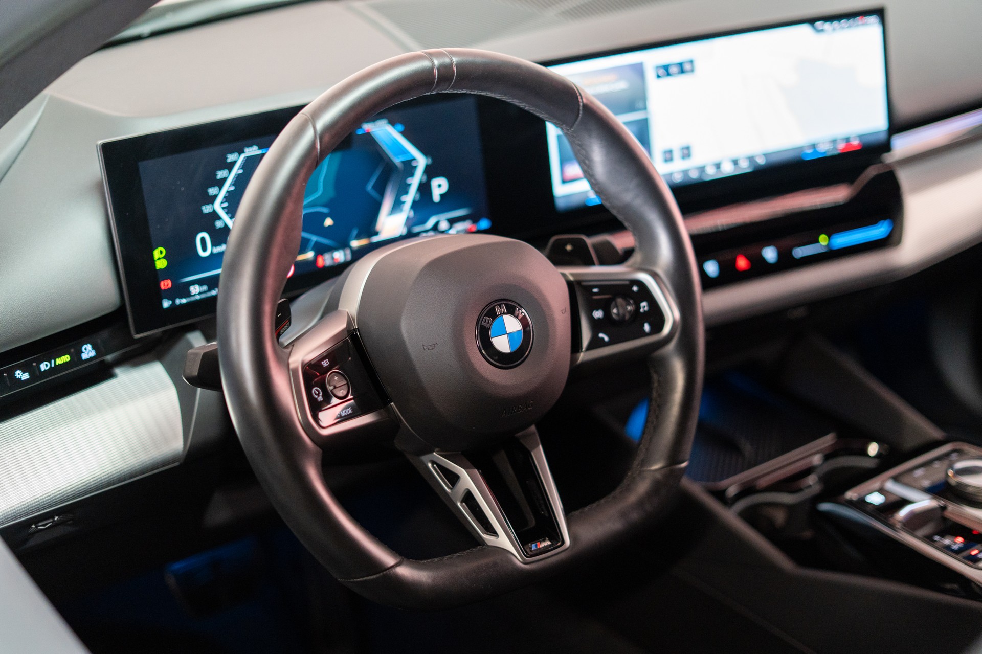 BMW 520i M Sport / Rückfahrkamera / El. Sitze-image-9