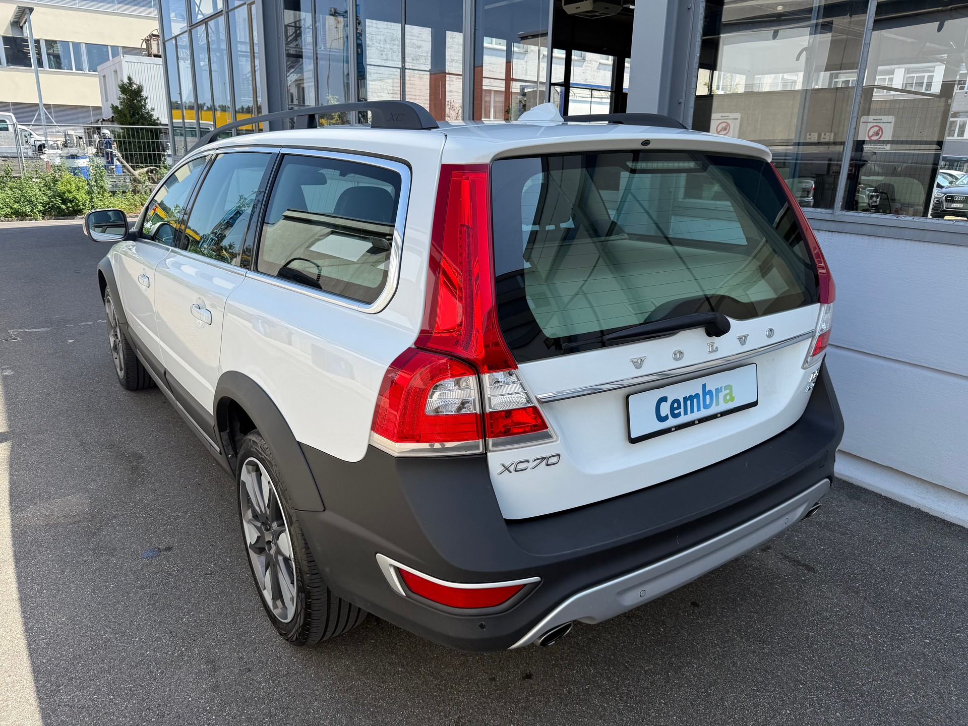 VOLVO XC70 D5 AWD Momentum Geartronic *Ab MFK *Tempomat *Lederausstattung *Sitzheizung *Notrad-image-6