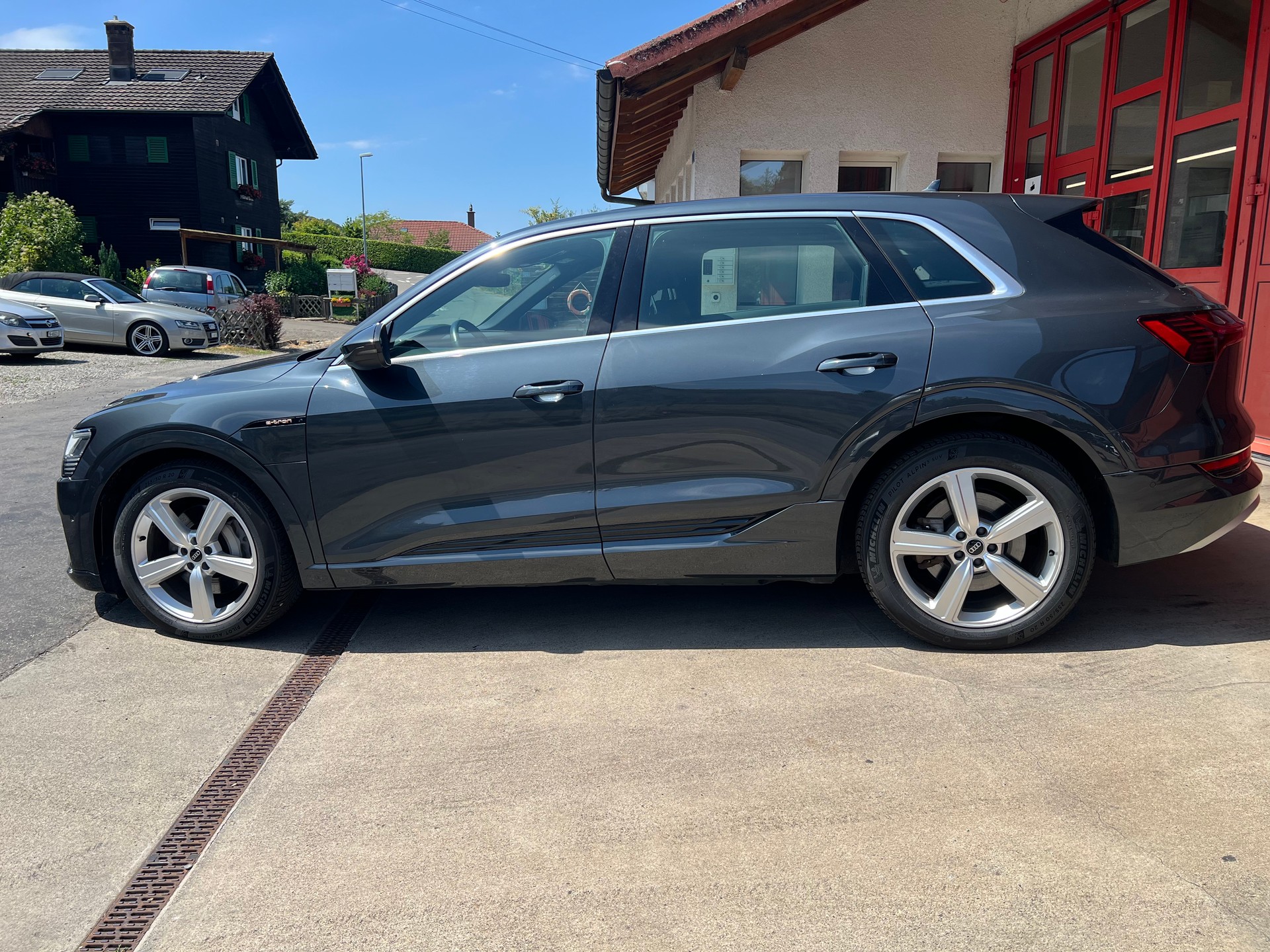AUDI e-tron 55 quattro / SoH 97%-showroom-element-2