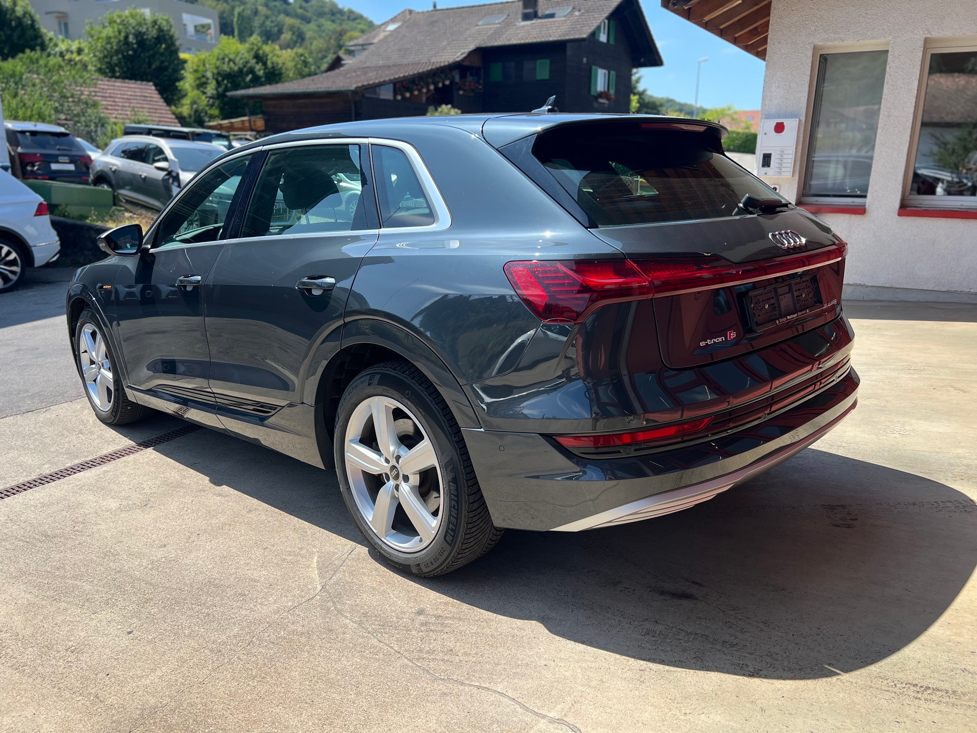 AUDI e-tron 55 quattro / SoH 97%-showroom-element-3