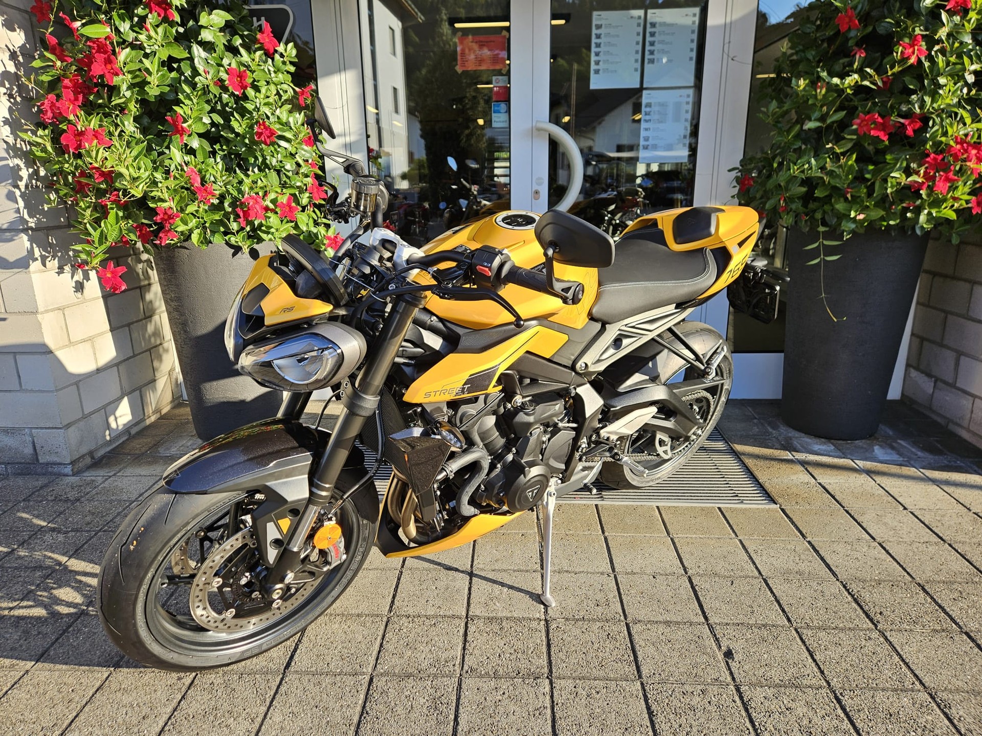 TRIUMPH Street Triple 765 RS-image-3