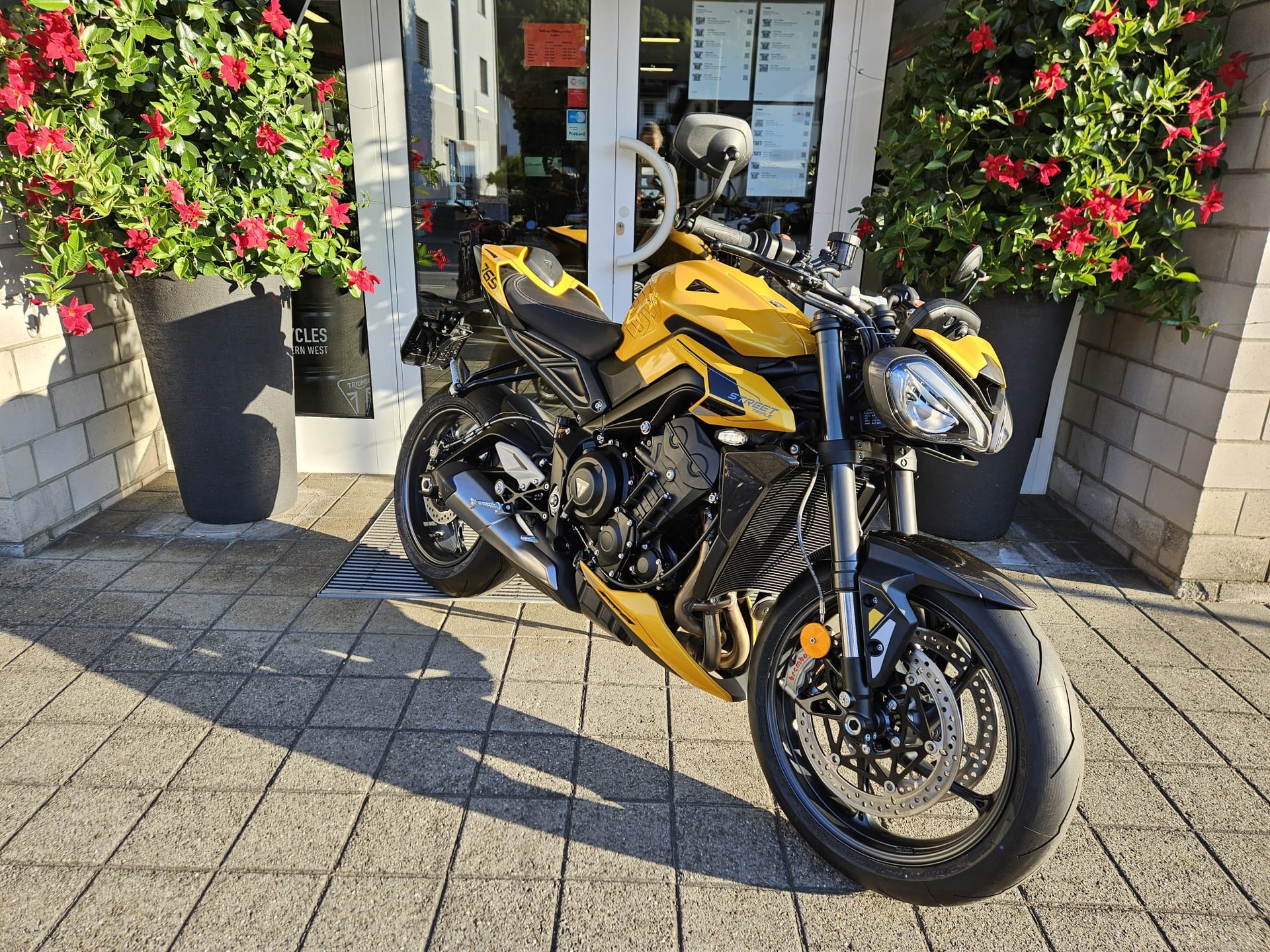 TRIUMPH Street Triple 765 RS-image-2