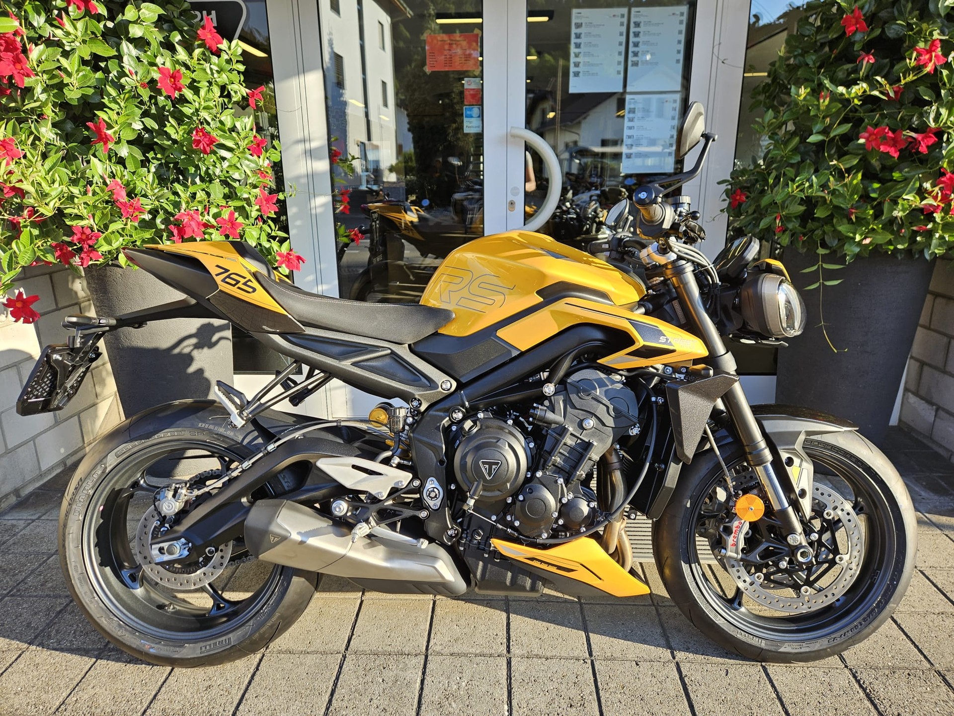 TRIUMPH Street Triple 765 RS-image-1