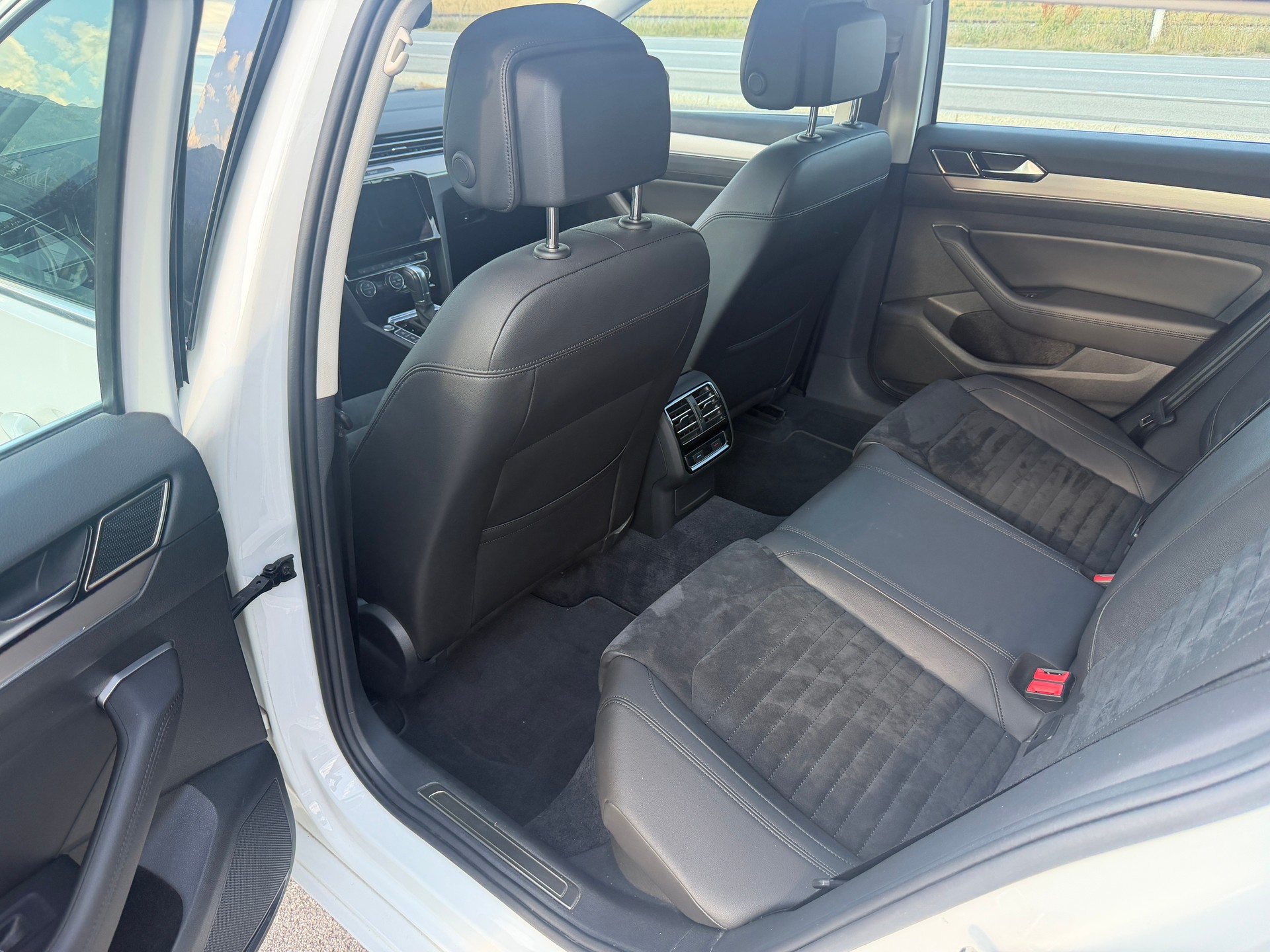 VW Passat Variant 2.0 TSI BMT Highline 4Motion DSG-image-9