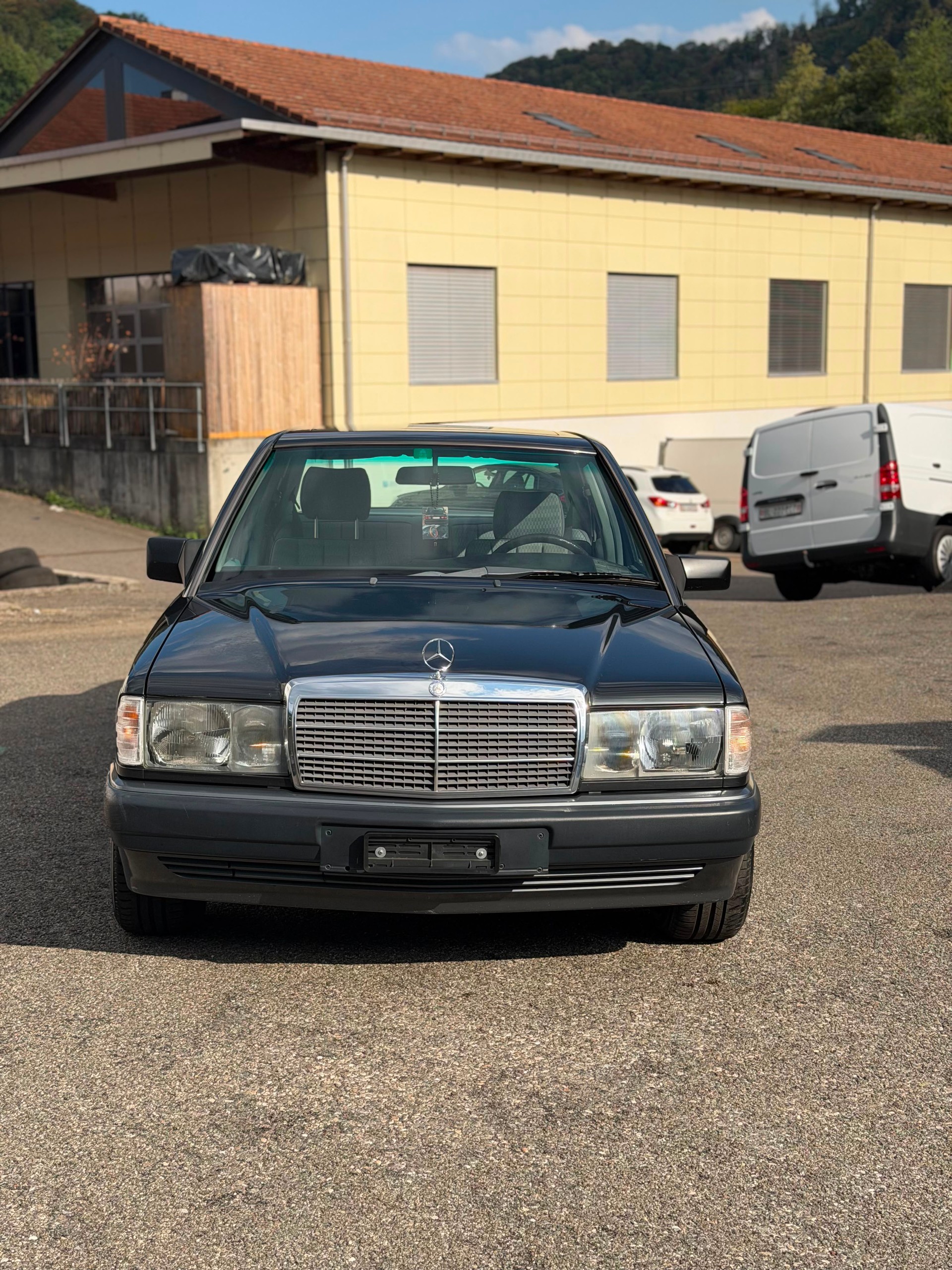 MERCEDES-BENZ 190 E 2.3