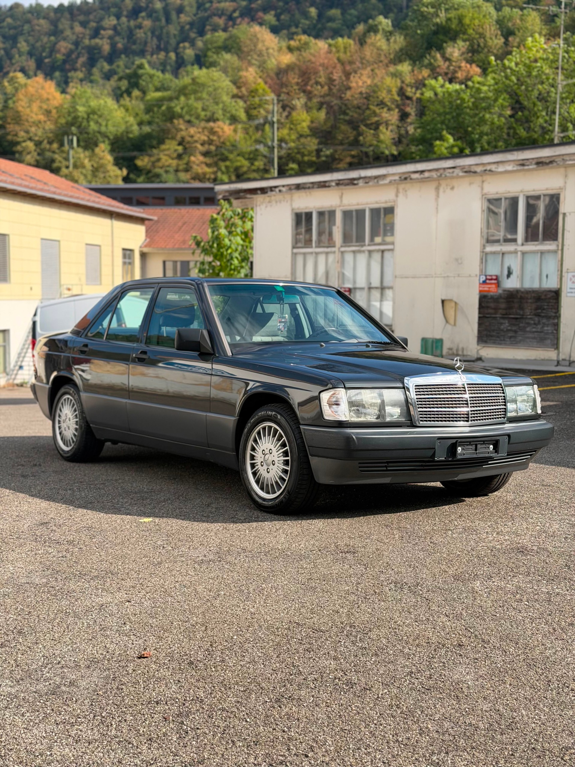 MERCEDES-BENZ 190 E 2.3-image-1