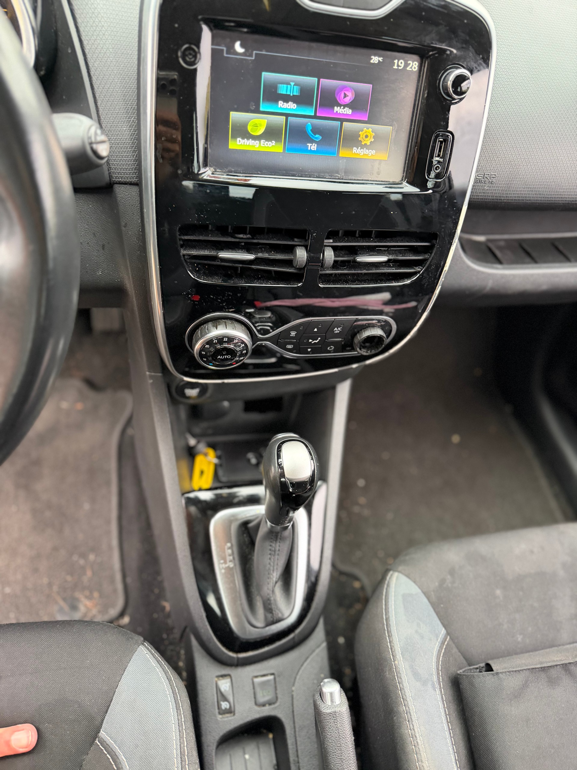RENAULT Clio Grandtour 1.2 16V T Limited EDC-image-6