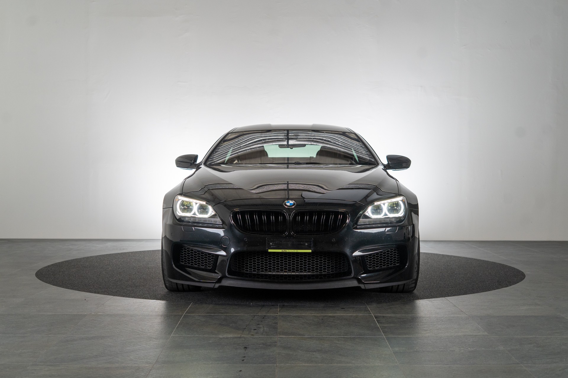 BMW M6 Gran Coupé / Rückfahrkamera / HeadUp-showroom-element-1