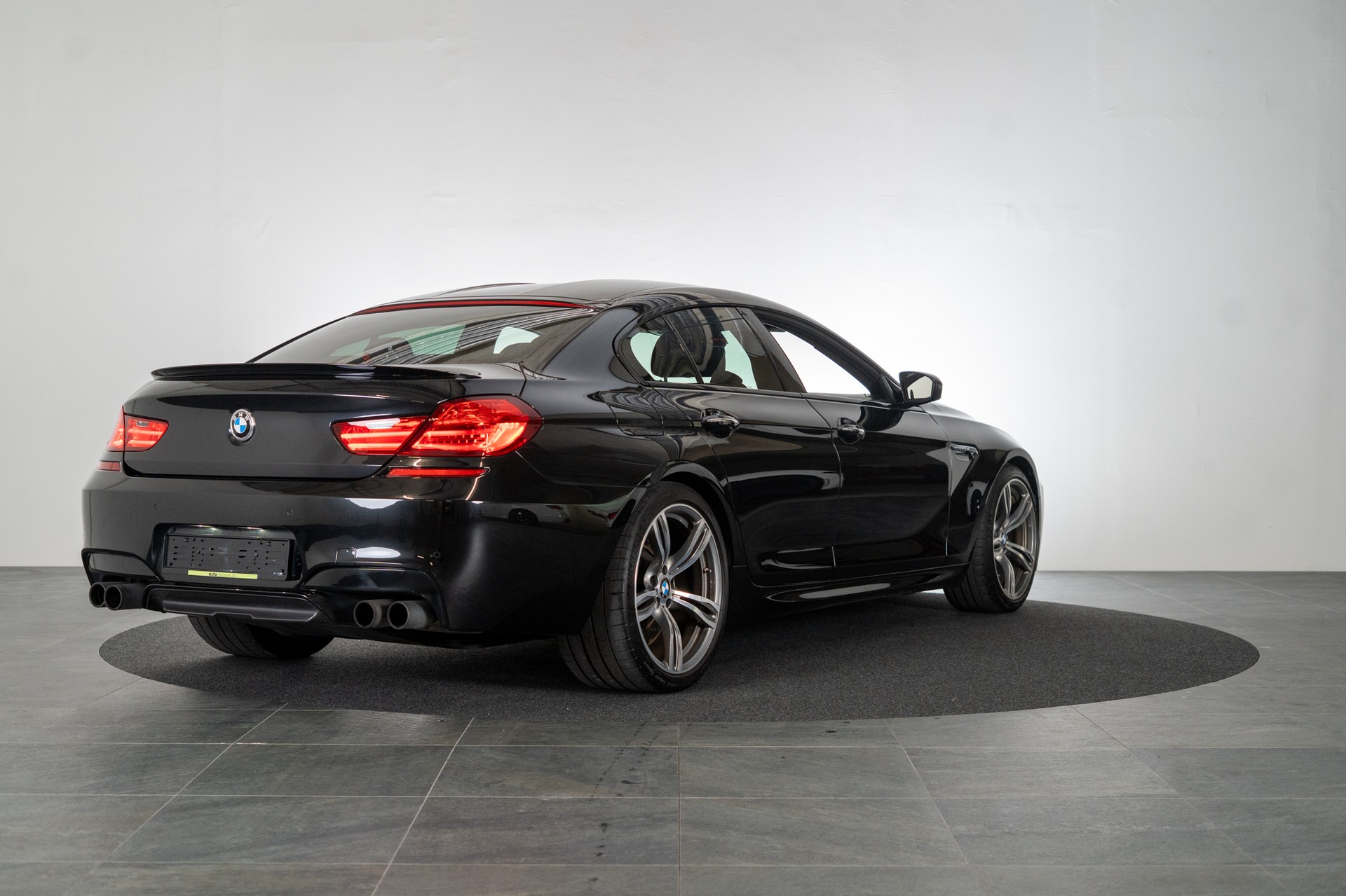 BMW M6 Gran Coupé / Rückfahrkamera / HeadUp-showroom-element-3
