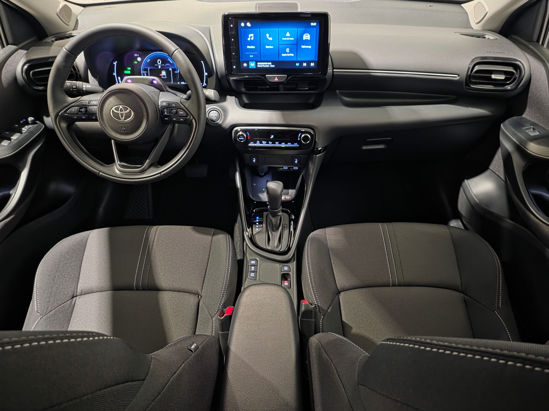 TOYOTA Yaris 1,5 VVT-i HSD CVT Teamplayer-image-5