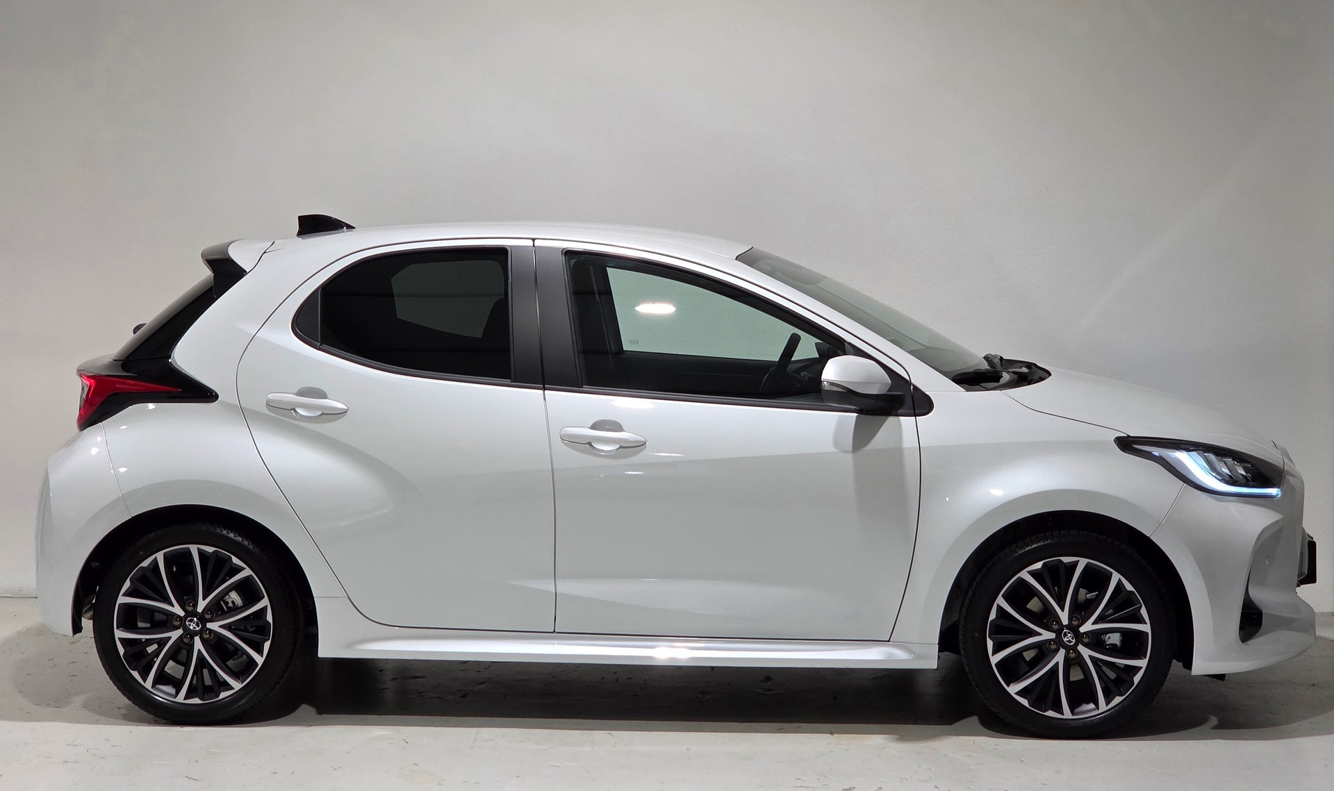 TOYOTA Yaris 1,5 VVT-i HSD CVT Teamplayer-image-25